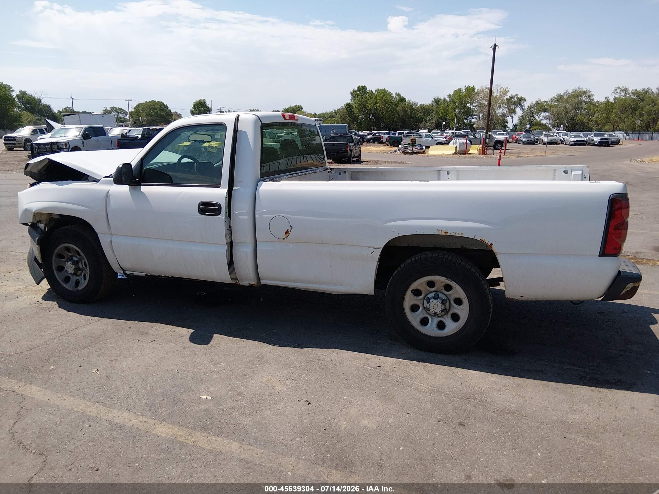 2005 Chevrolet Silverado 1500 Work Truck White vin: 1GCEC14T55Z281612
