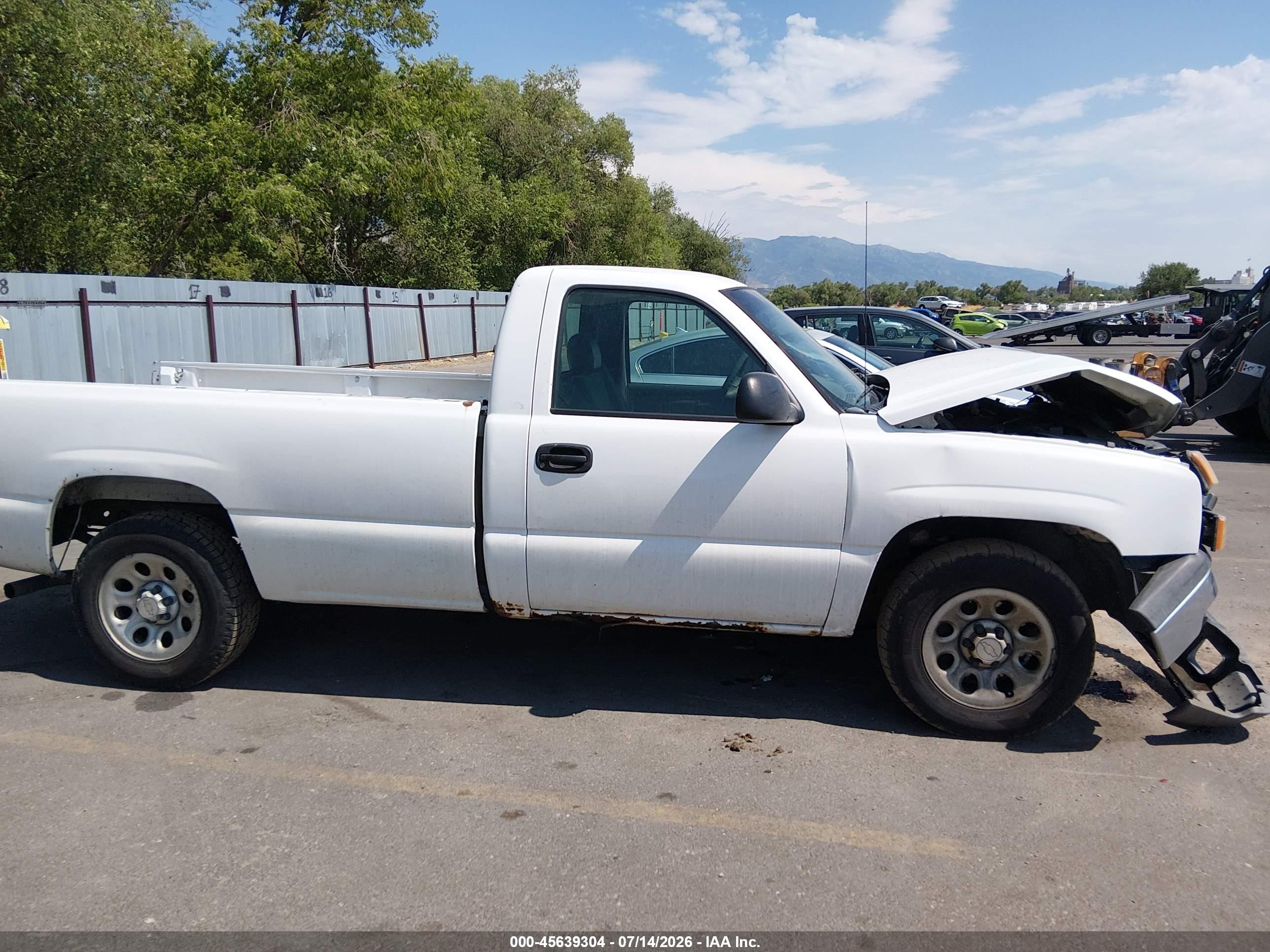 2005 Chevrolet Silverado 1500 Work Truck White vin: 1GCEC14T55Z281612