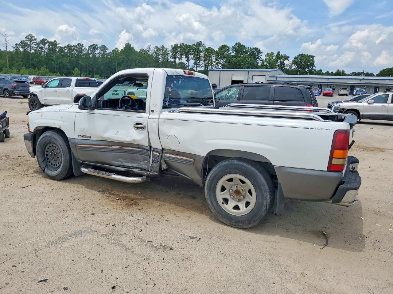 2000 Chevrolet Silverado C1500 White vin: 1GCEC14T5YZ176637