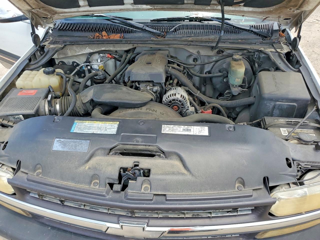 2000 Chevrolet Silverado C1500 White vin: 1GCEC14T5YZ176637