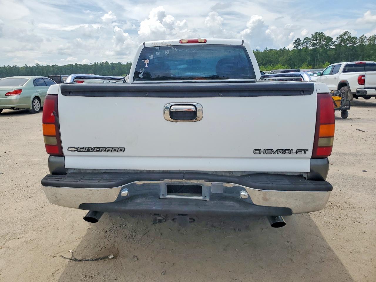 2000 Chevrolet Silverado C1500 White vin: 1GCEC14T5YZ176637