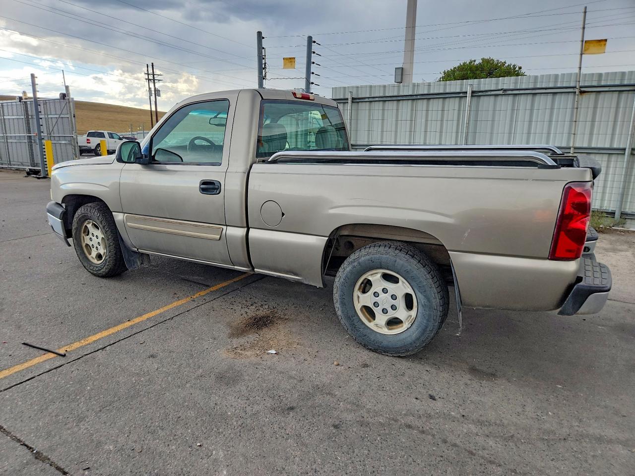 2003 Chevrolet Silverado C1500 Beige vin: 1GCEC14T63Z160701