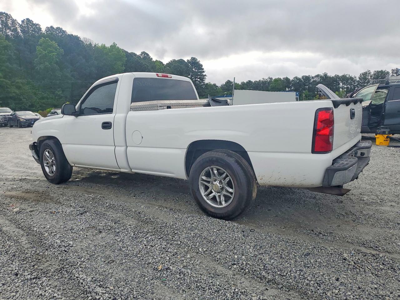 2005 Chevrolet Silverado C1500 White vin: 1GCEC14T85Z250306