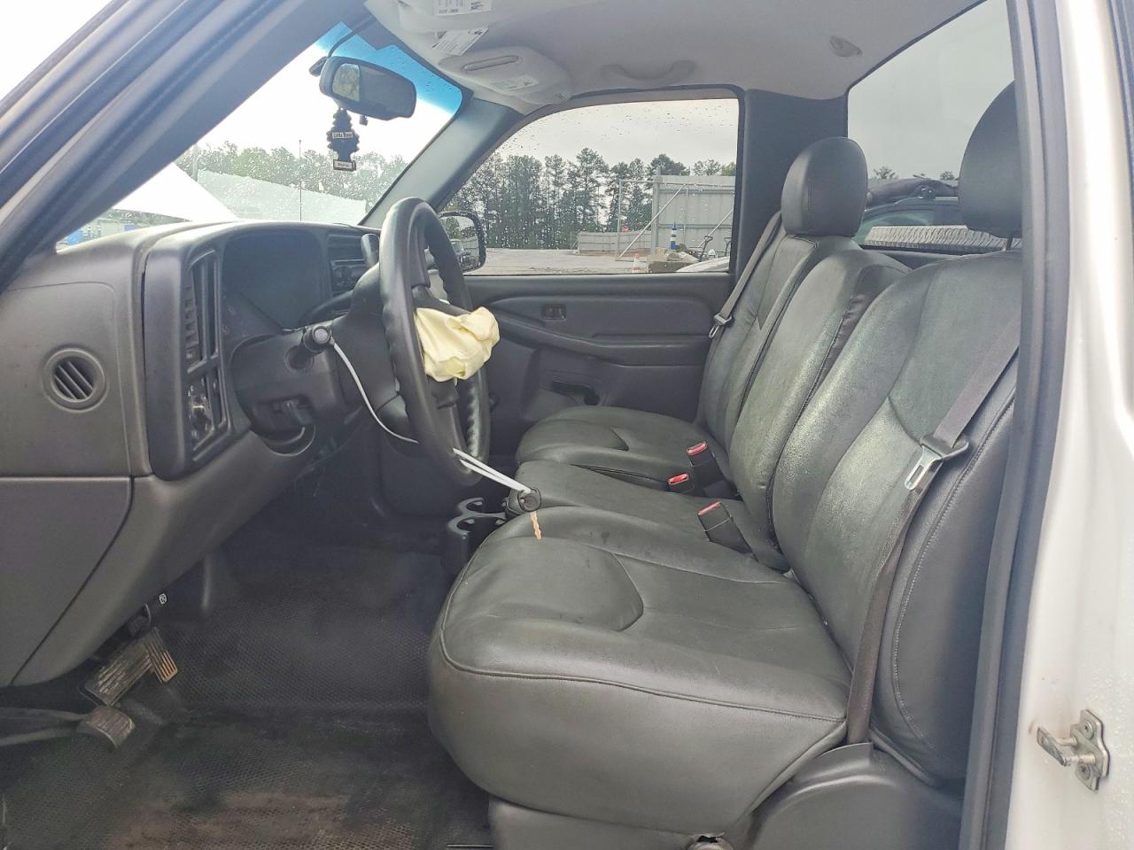 2005 Chevrolet Silverado C1500 White vin: 1GCEC14T85Z250306
