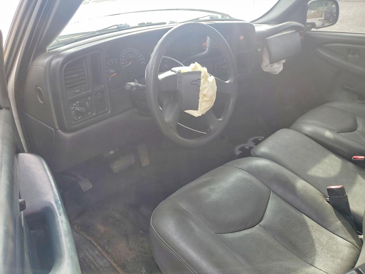 2005 Chevrolet Silverado C1500 White vin: 1GCEC14T85Z250306