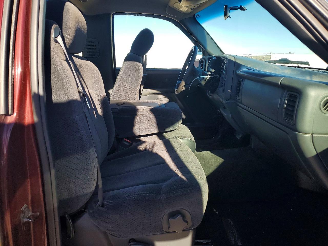 1999 Chevrolet Silverado C1500 Red vin: 1GCEC14T8XZ152251