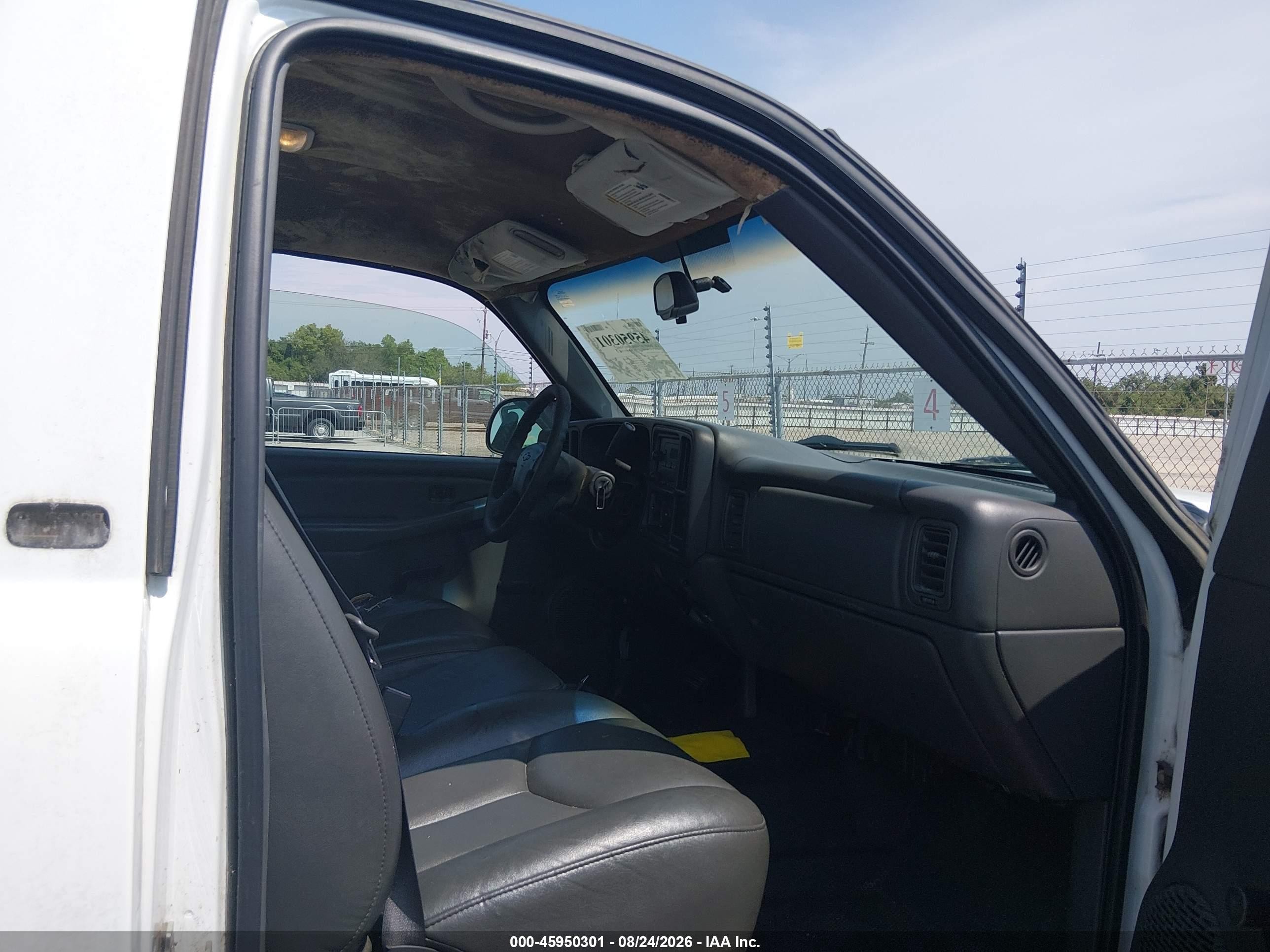 2004 Chevrolet Silverado 1500 Work Truck White vin: 1GCEC14T94Z315341
