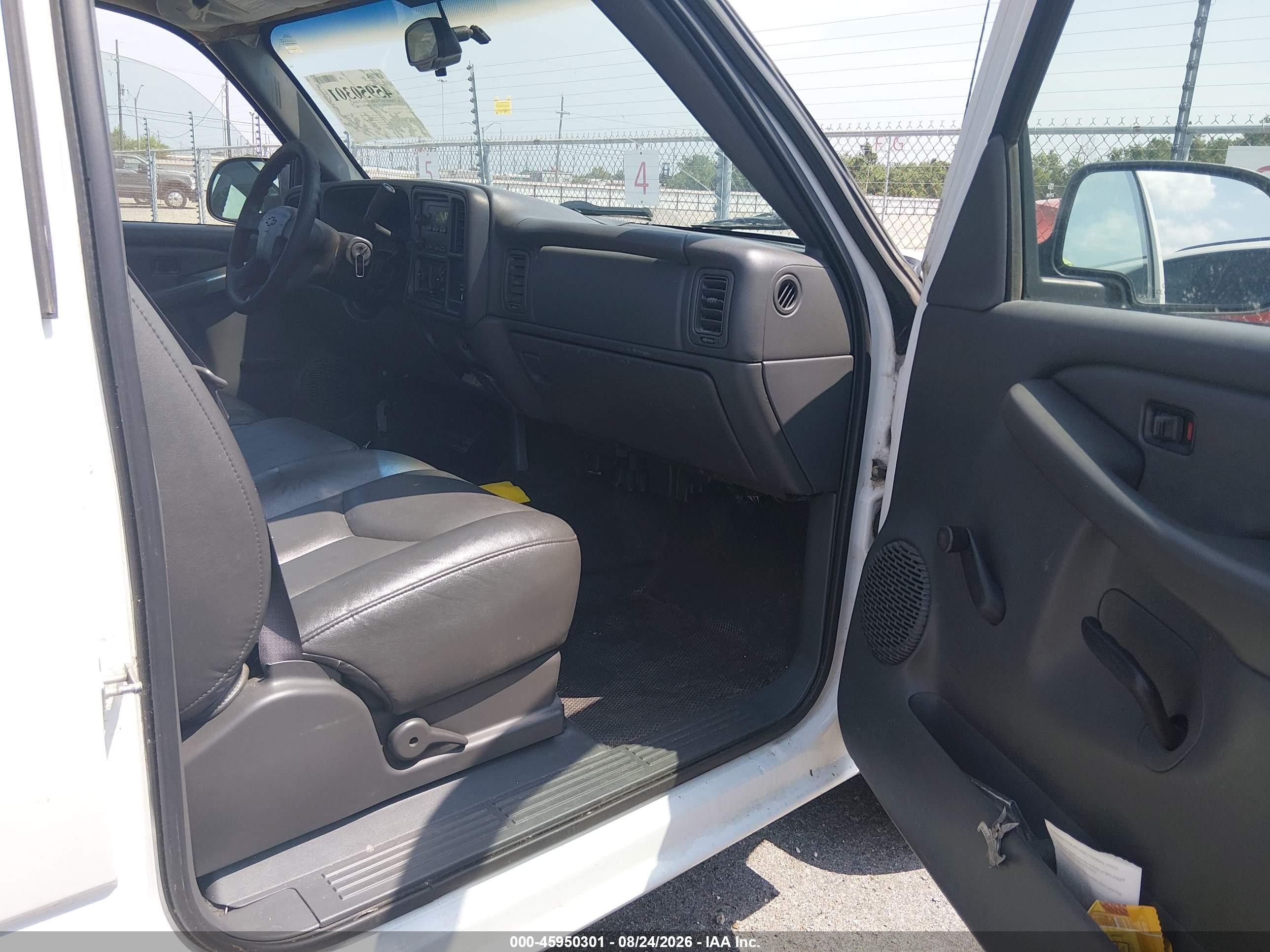 2004 Chevrolet Silverado 1500 Work Truck White vin: 1GCEC14T94Z315341