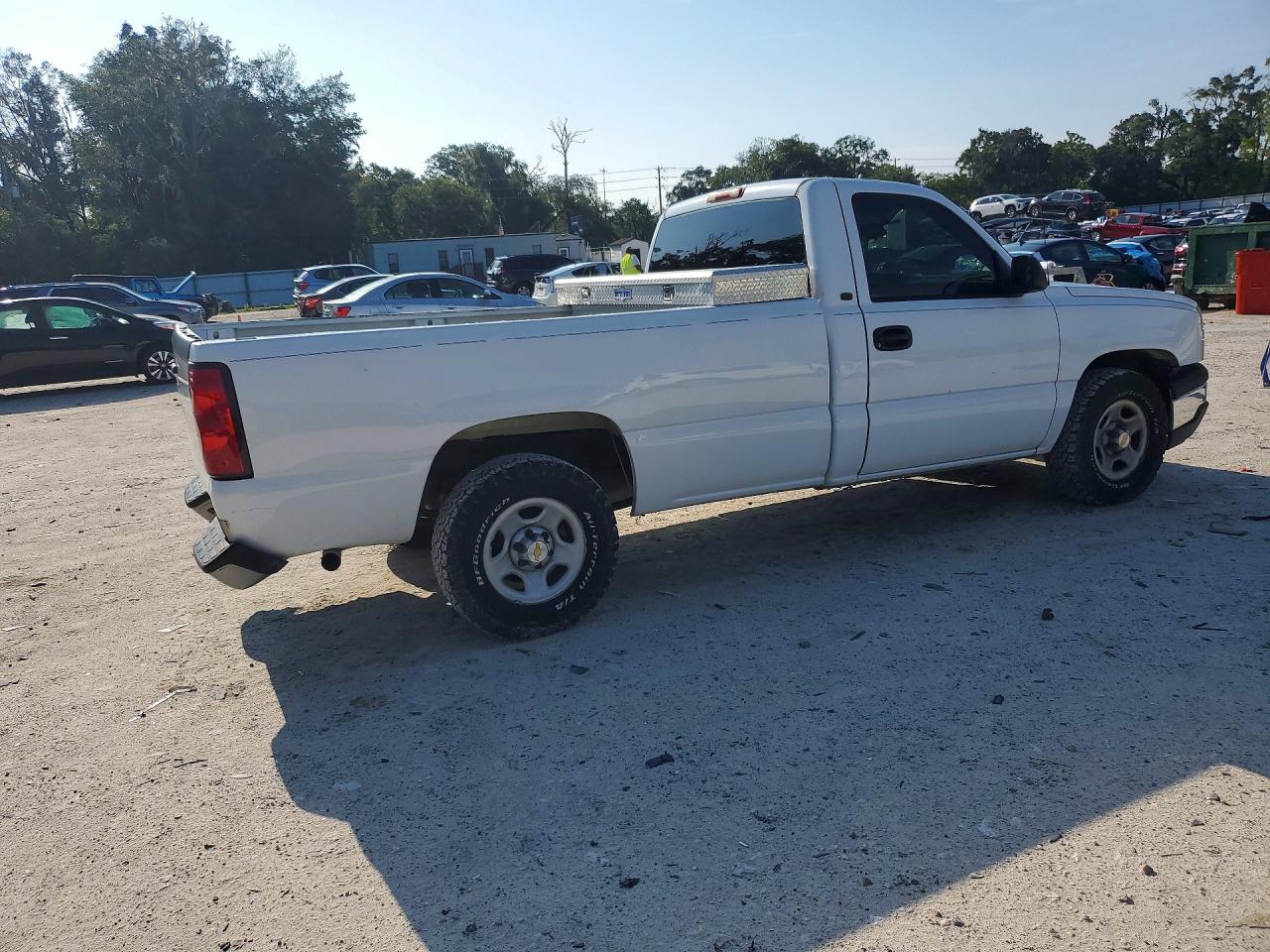 2004 Chevrolet Silverado C1500 White vin: 1GCEC14TX4Z121465