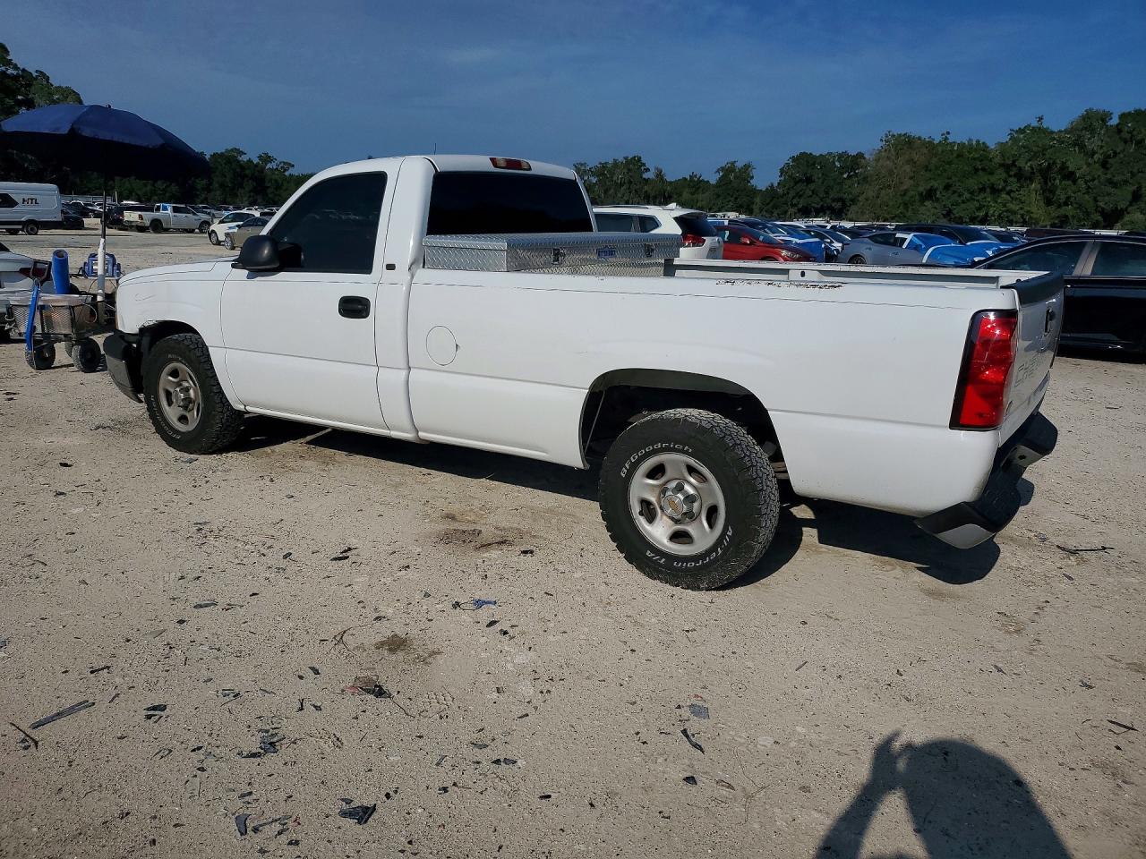 2004 Chevrolet Silverado C1500 White vin: 1GCEC14TX4Z121465