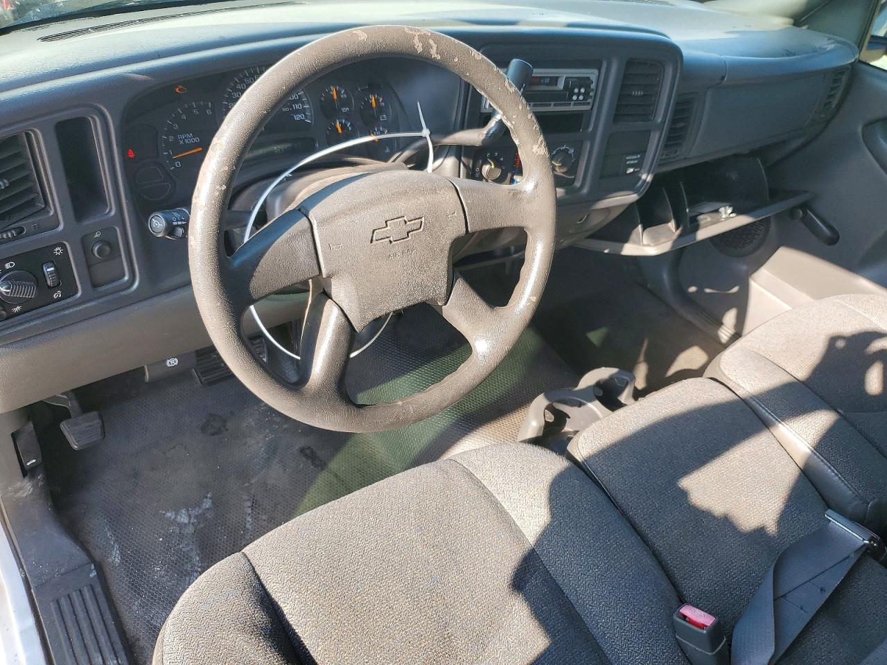 2004 Chevrolet Silverado C1500 White vin: 1GCEC14TX4Z121465
