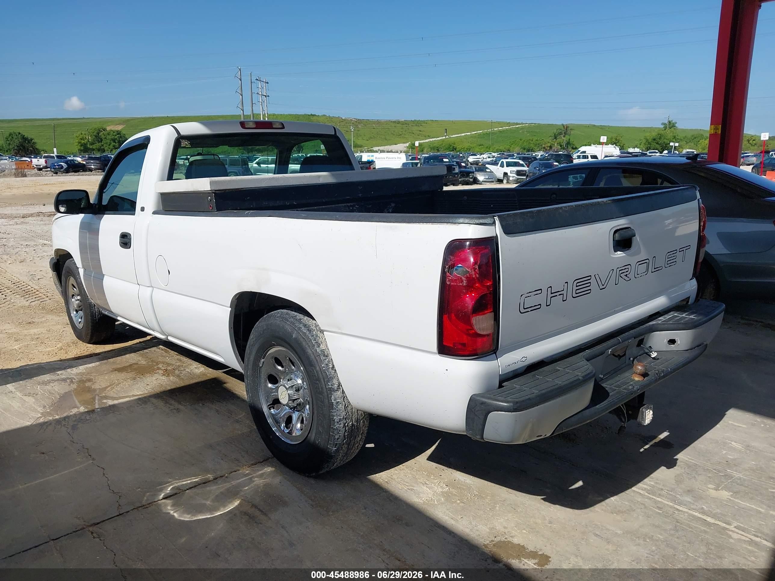 2004 Chevrolet Silverado 1500 Work Truck White vin: 1GCEC14V04Z180512