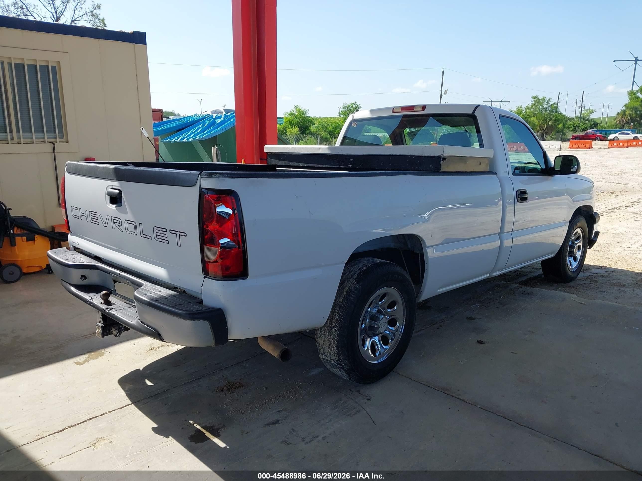 2004 Chevrolet Silverado 1500 Work Truck White vin: 1GCEC14V04Z180512