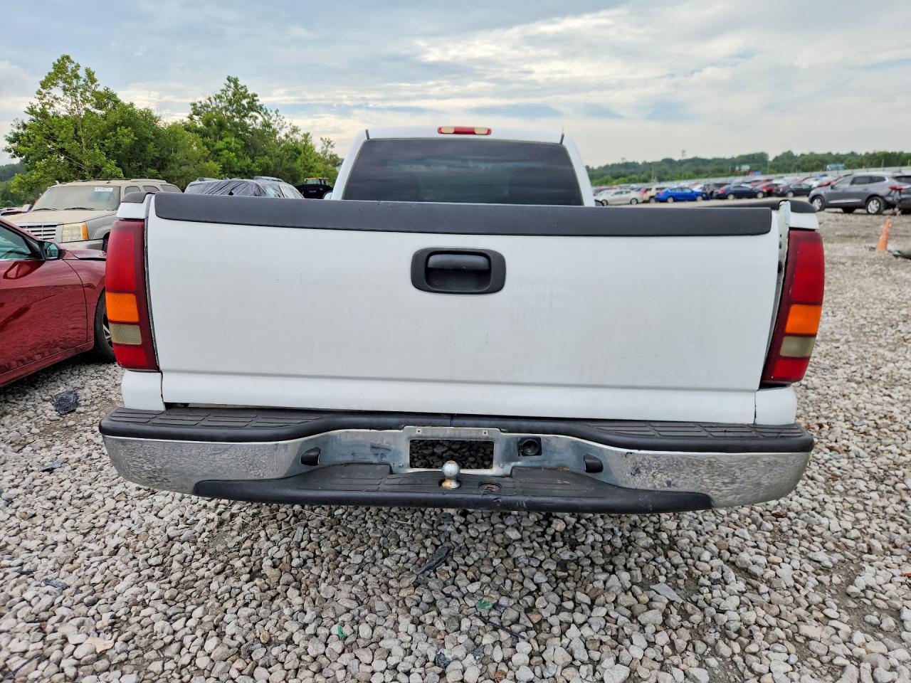 2000 Chevrolet Silverado C1500 White vin: 1GCEC14V0YE219287
