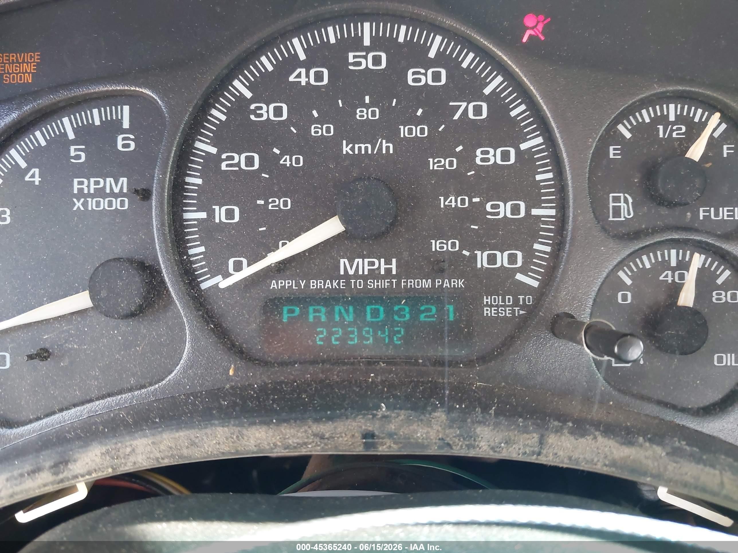 2001 Chevrolet Silverado 1500   White vin: 1GCEC14V11Z328825