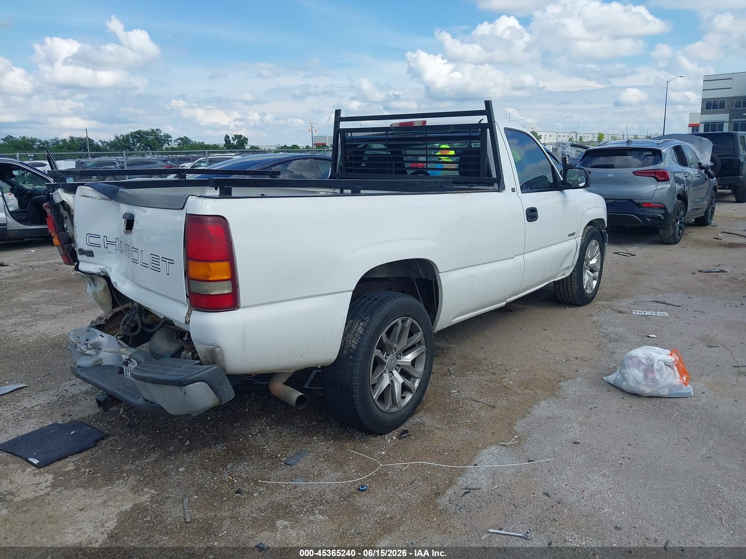 2001 Chevrolet Silverado 1500   White vin: 1GCEC14V11Z328825