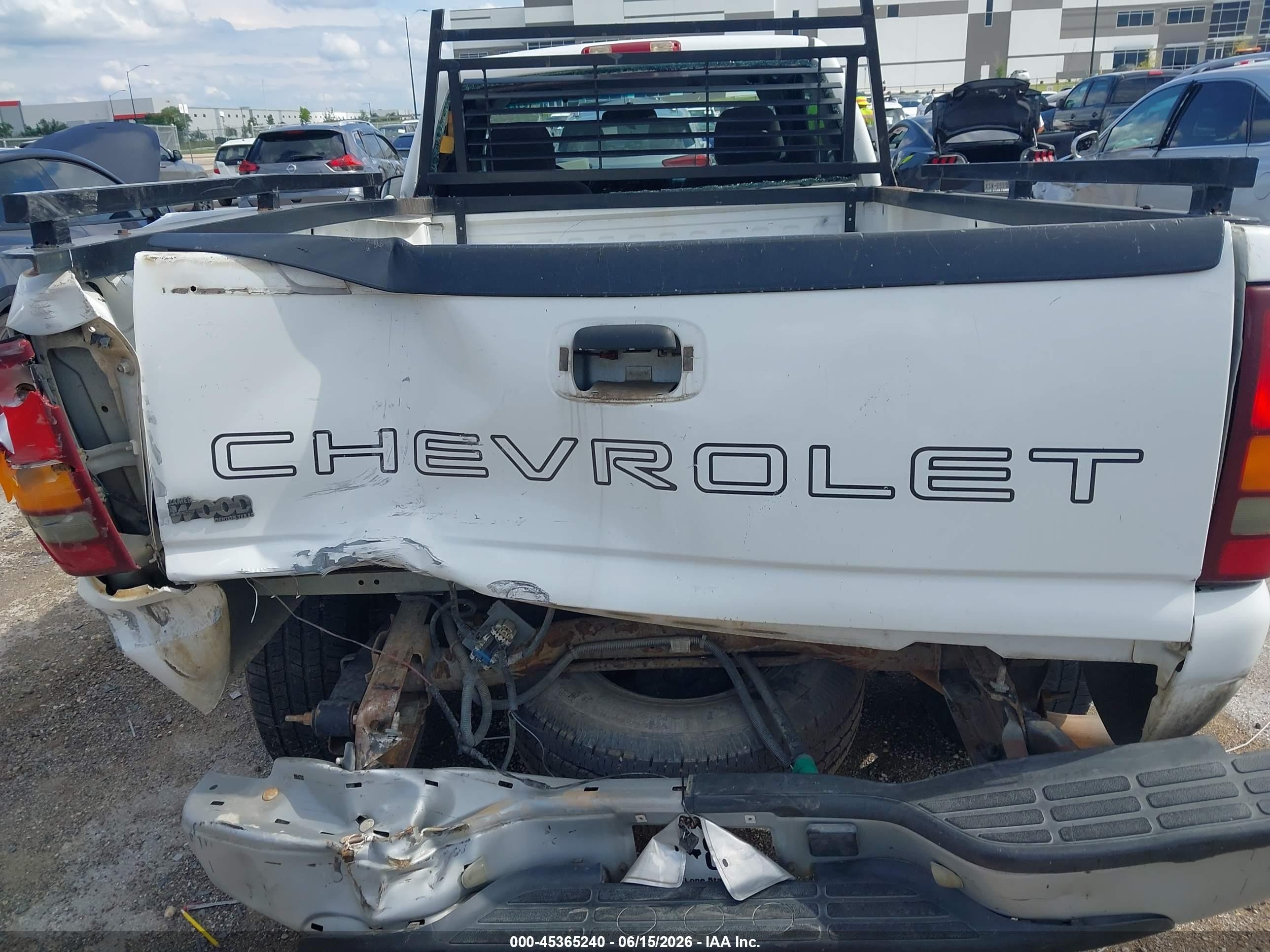 2001 Chevrolet Silverado 1500   White vin: 1GCEC14V11Z328825