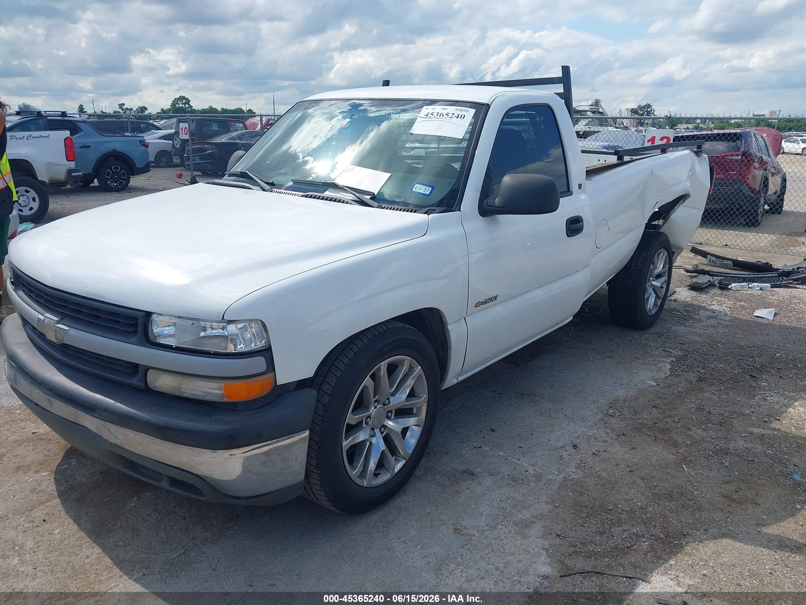 2001 Chevrolet Silverado 1500   White vin: 1GCEC14V11Z328825