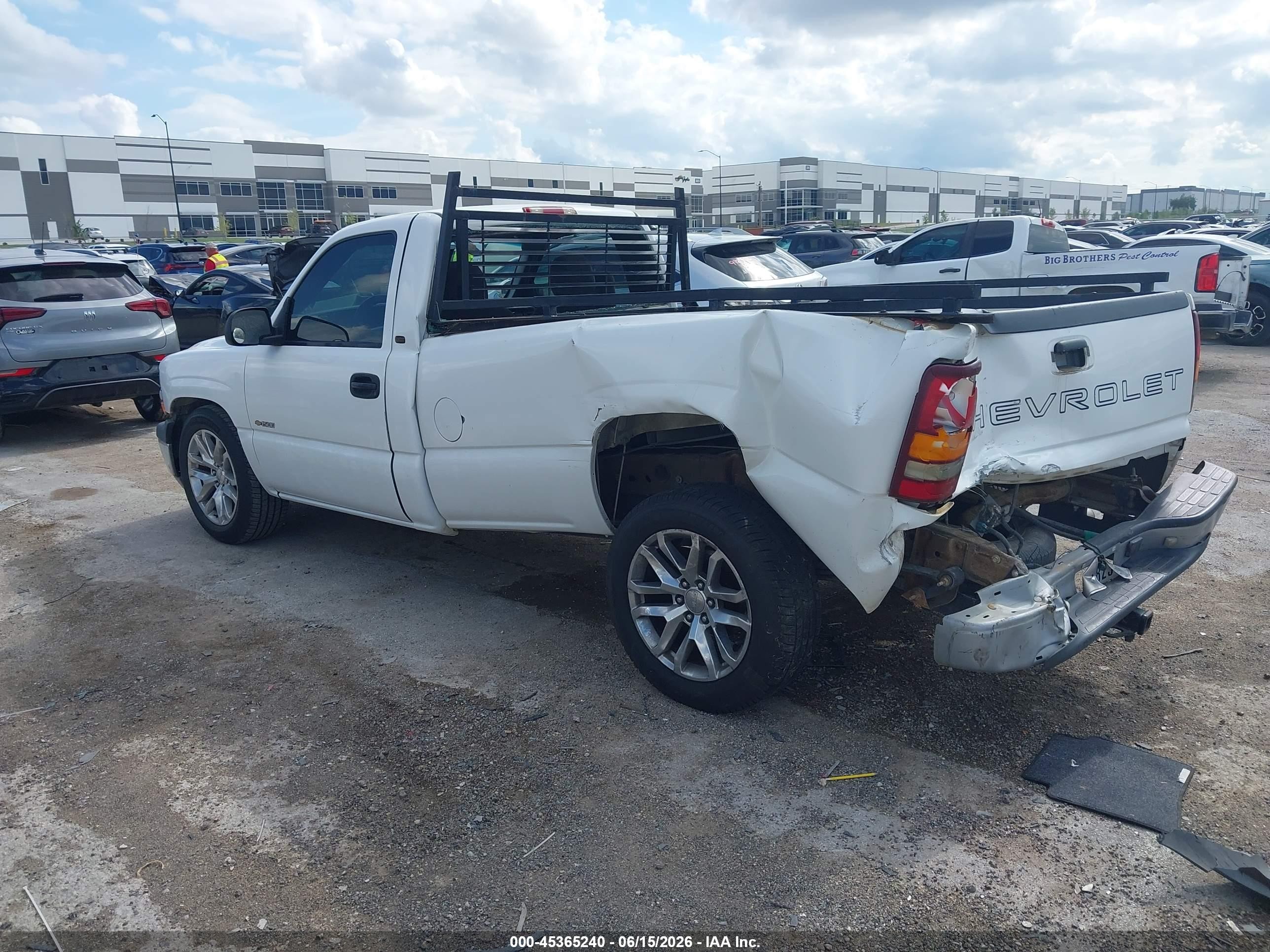 2001 Chevrolet Silverado 1500   White vin: 1GCEC14V11Z328825