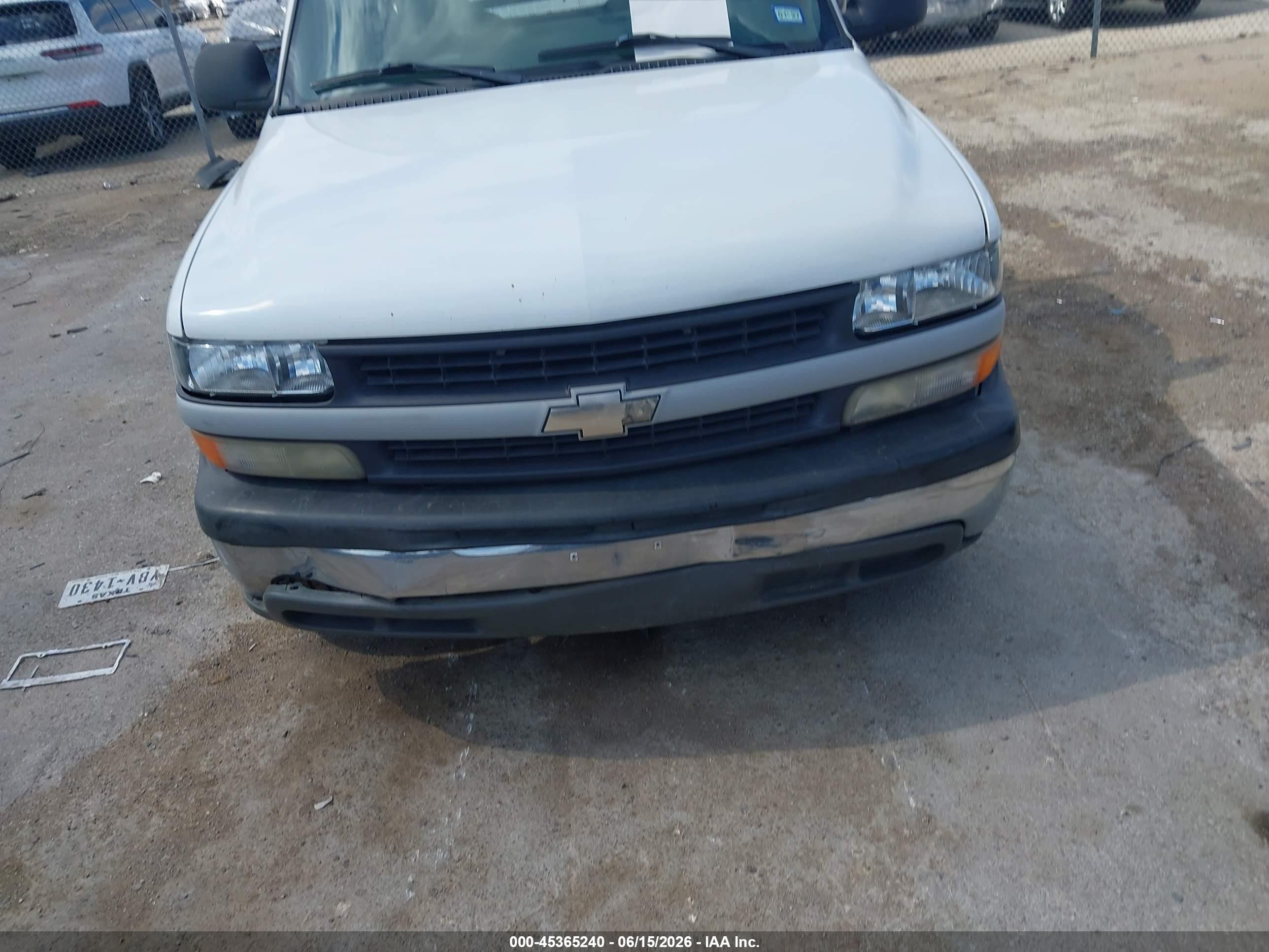 2001 Chevrolet Silverado 1500   White vin: 1GCEC14V11Z328825