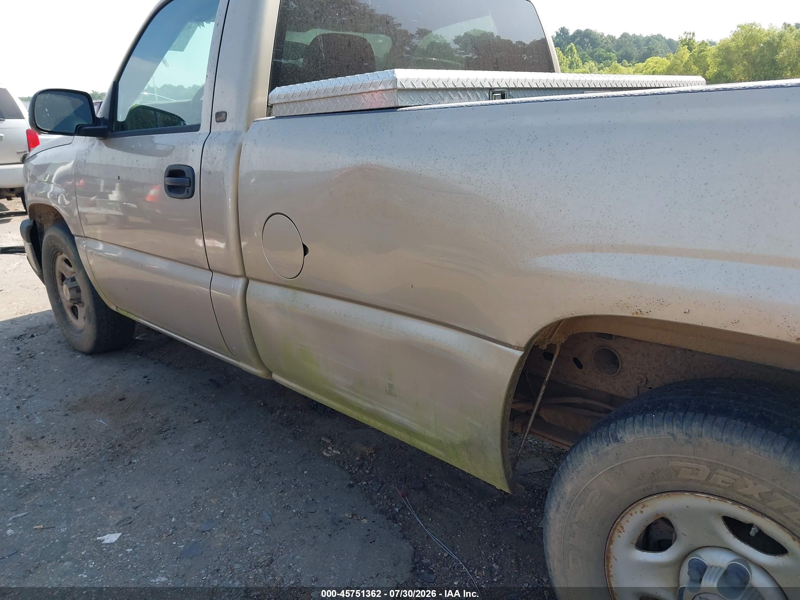 2004 Chevrolet Silverado 1500 Work Truck Gold vin: 1GCEC14V14E117345