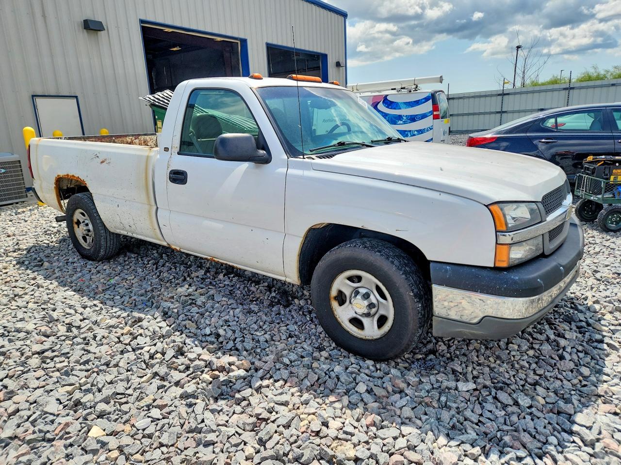 2003 Chevrolet Silverado C1500 White vin: 1GCEC14V23E360385
