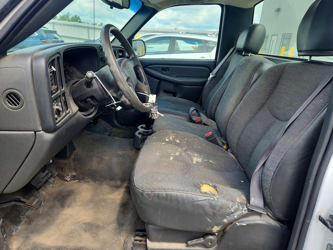 2003 Chevrolet Silverado C1500 White vin: 1GCEC14V23E360385