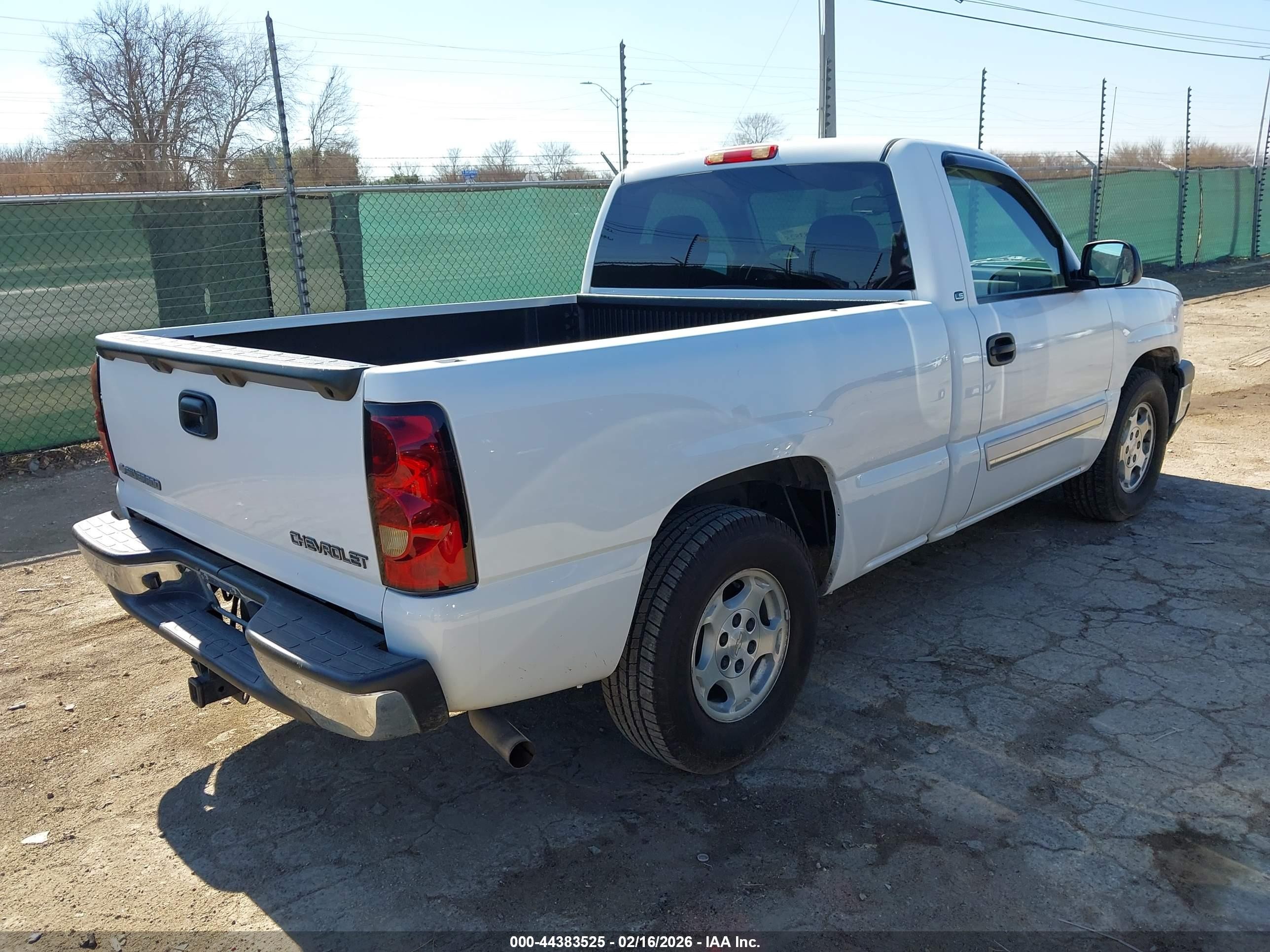 2004 Chevrolet Silverado 1500 Ls White vin: 1GCEC14V24Z212652