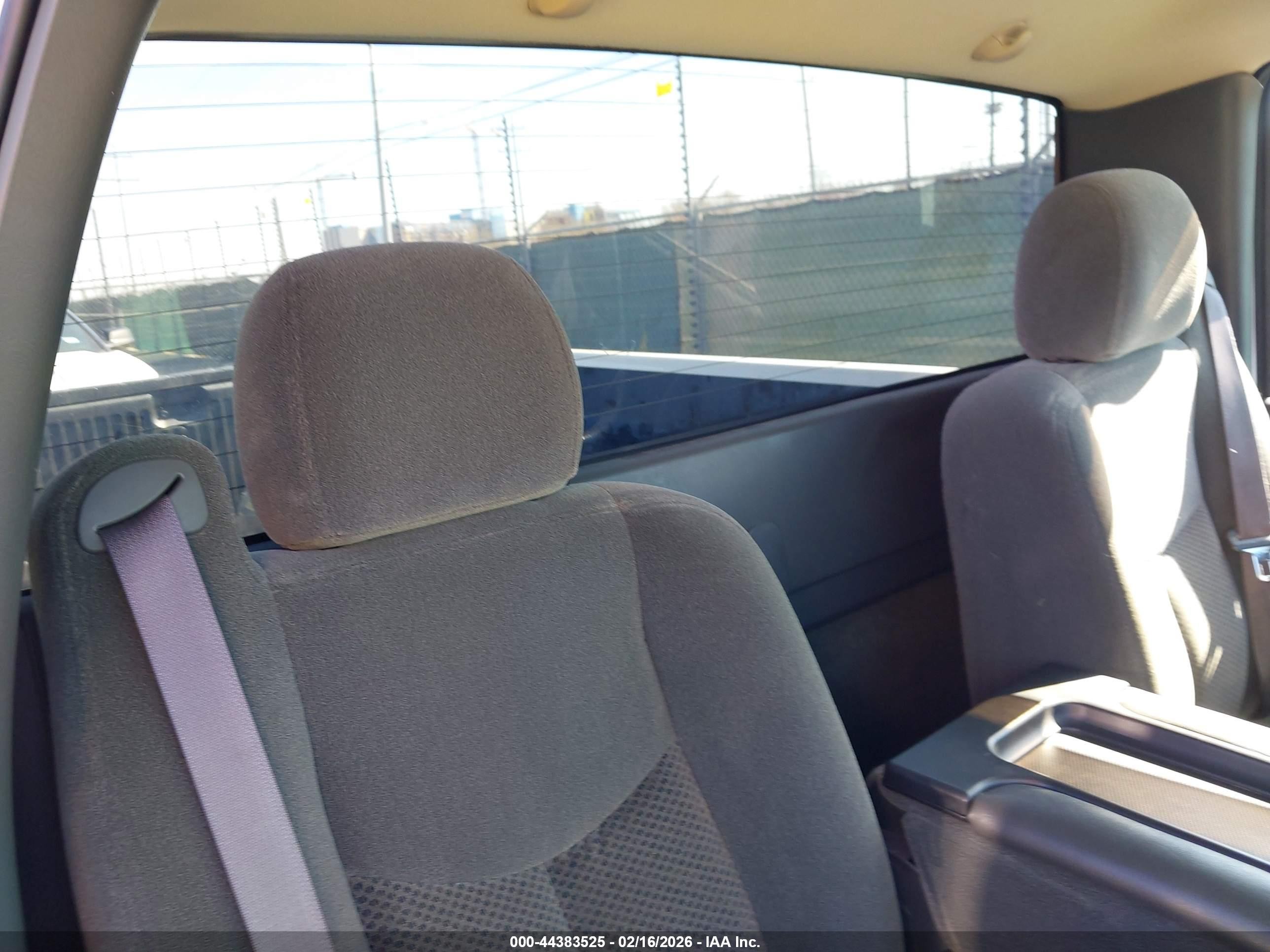 2004 Chevrolet Silverado 1500 Ls White vin: 1GCEC14V24Z212652