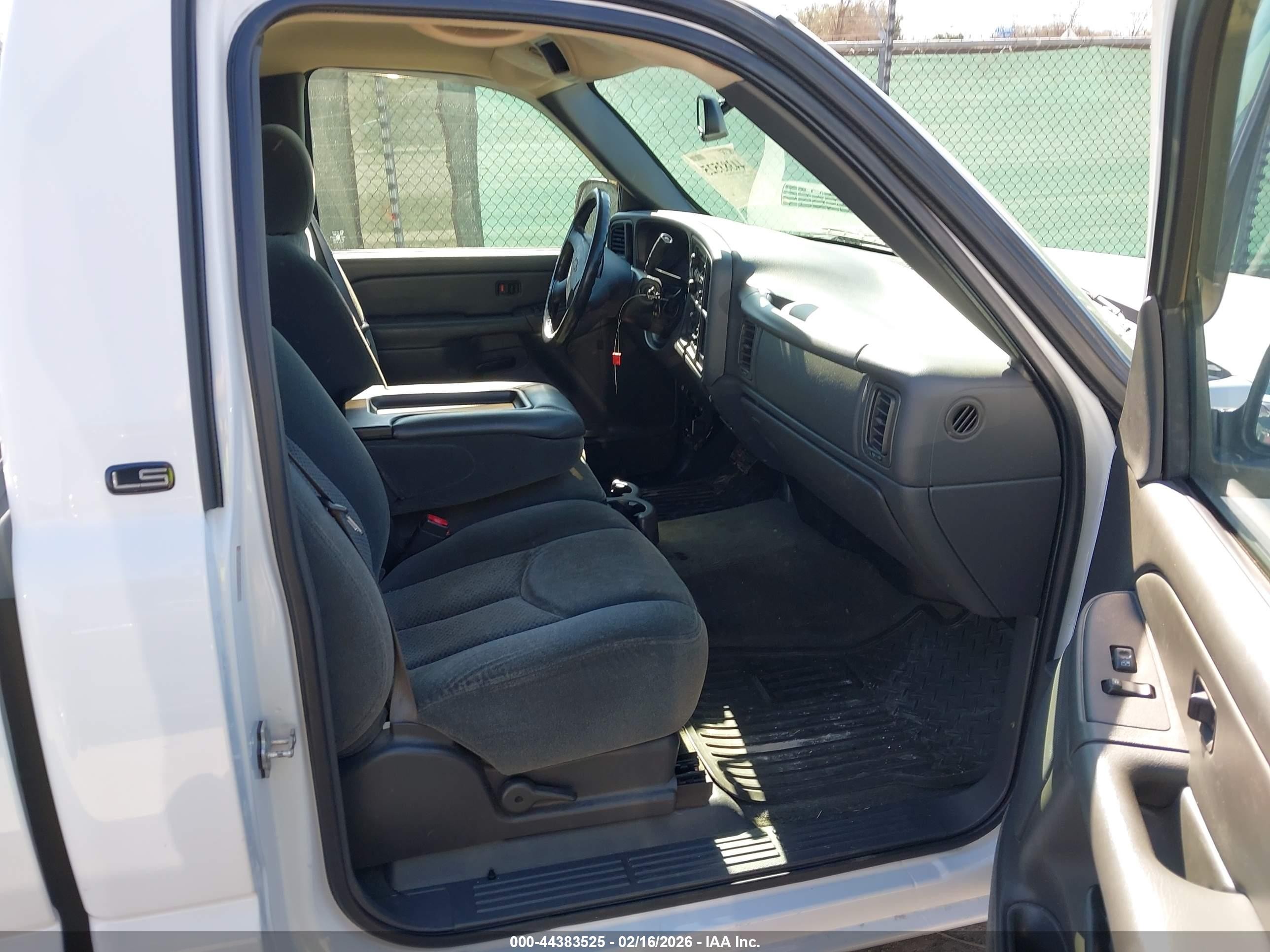 2004 Chevrolet Silverado 1500 Ls White vin: 1GCEC14V24Z212652