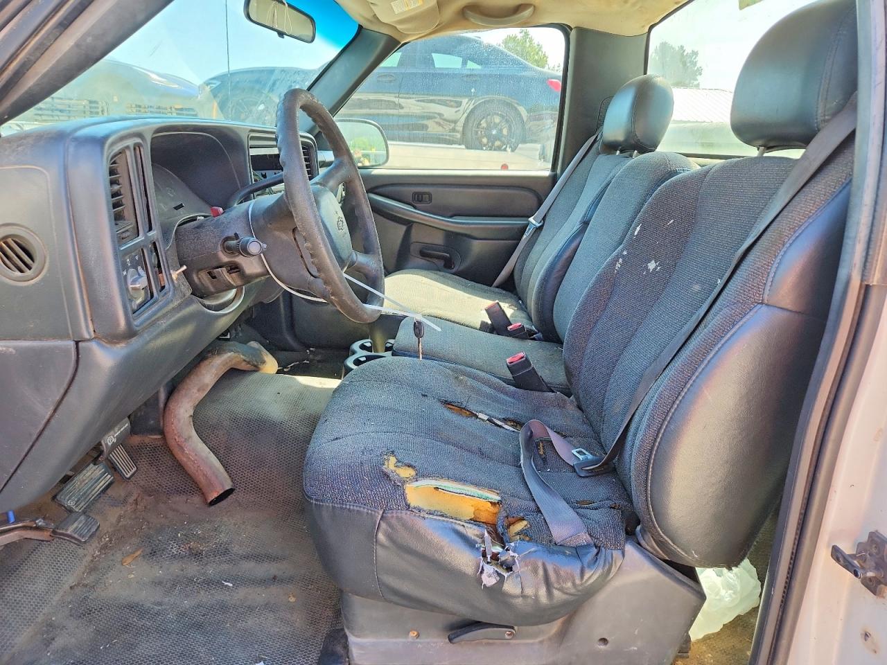 2002 Chevrolet Silverado C1500 White vin: 1GCEC14V32E186552