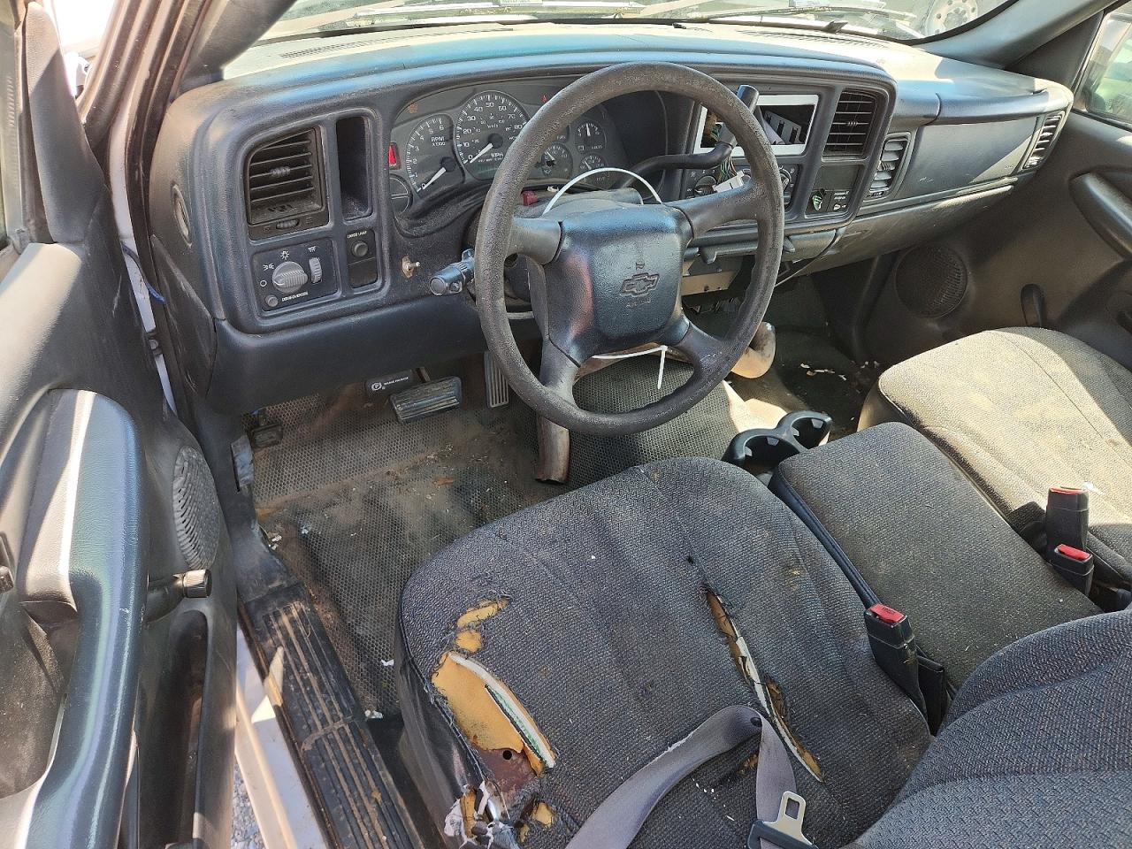 2002 Chevrolet Silverado C1500 White vin: 1GCEC14V32E186552