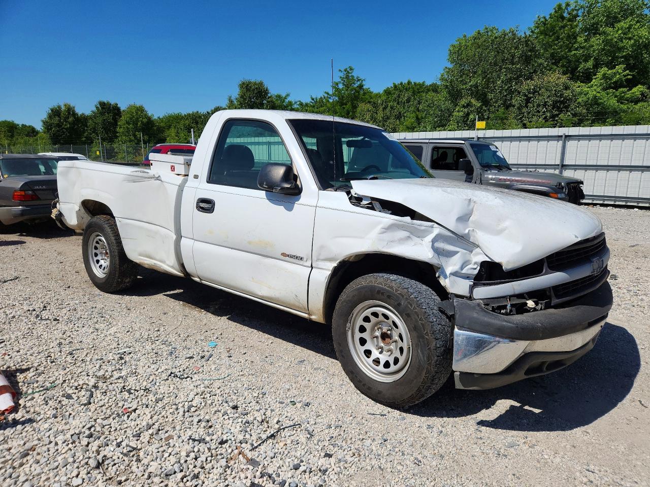 2002 Chevrolet Silverado C1500 White vin: 1GCEC14V32E186552