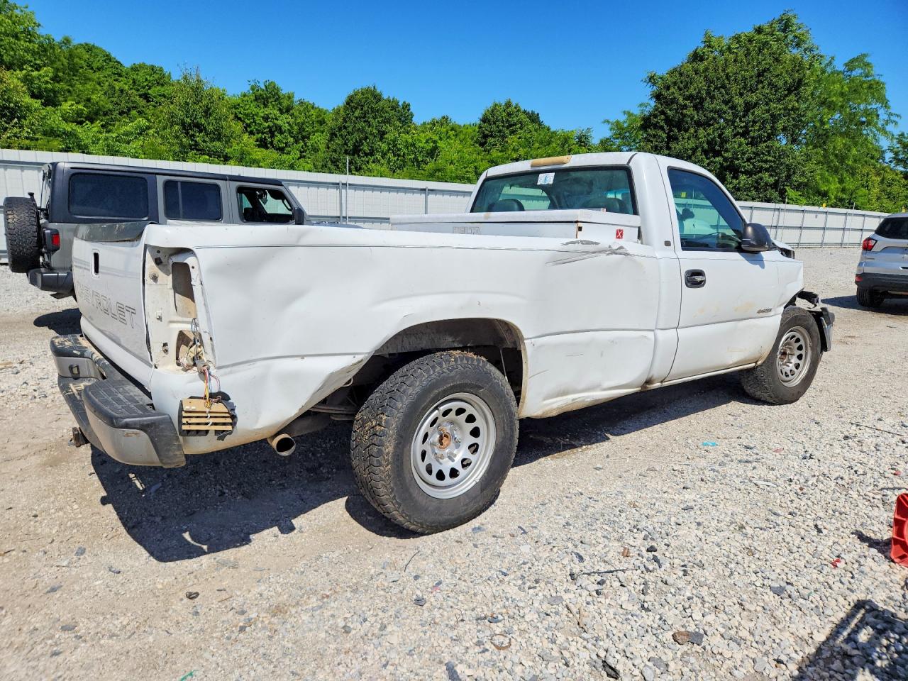2002 Chevrolet Silverado C1500 White vin: 1GCEC14V32E186552