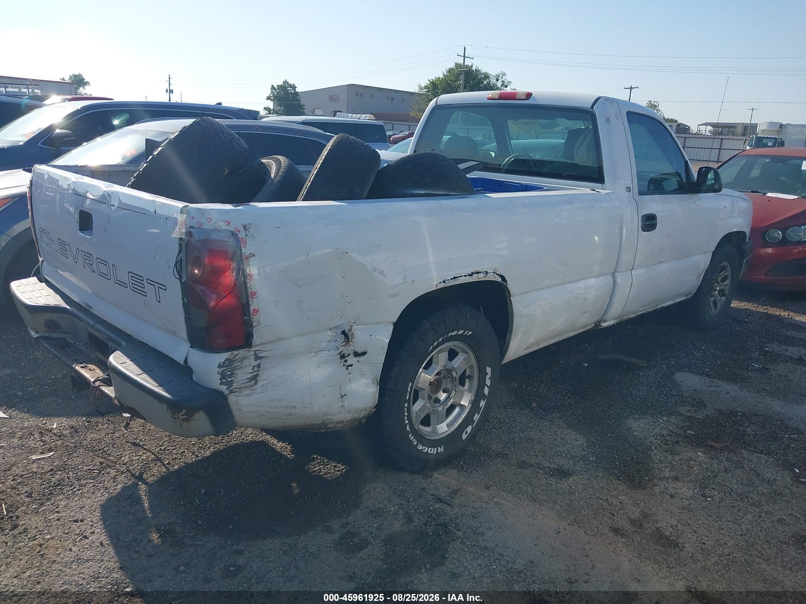 2005 Chevrolet Silverado 1500 Work Truck White vin: 1GCEC14V35E181100