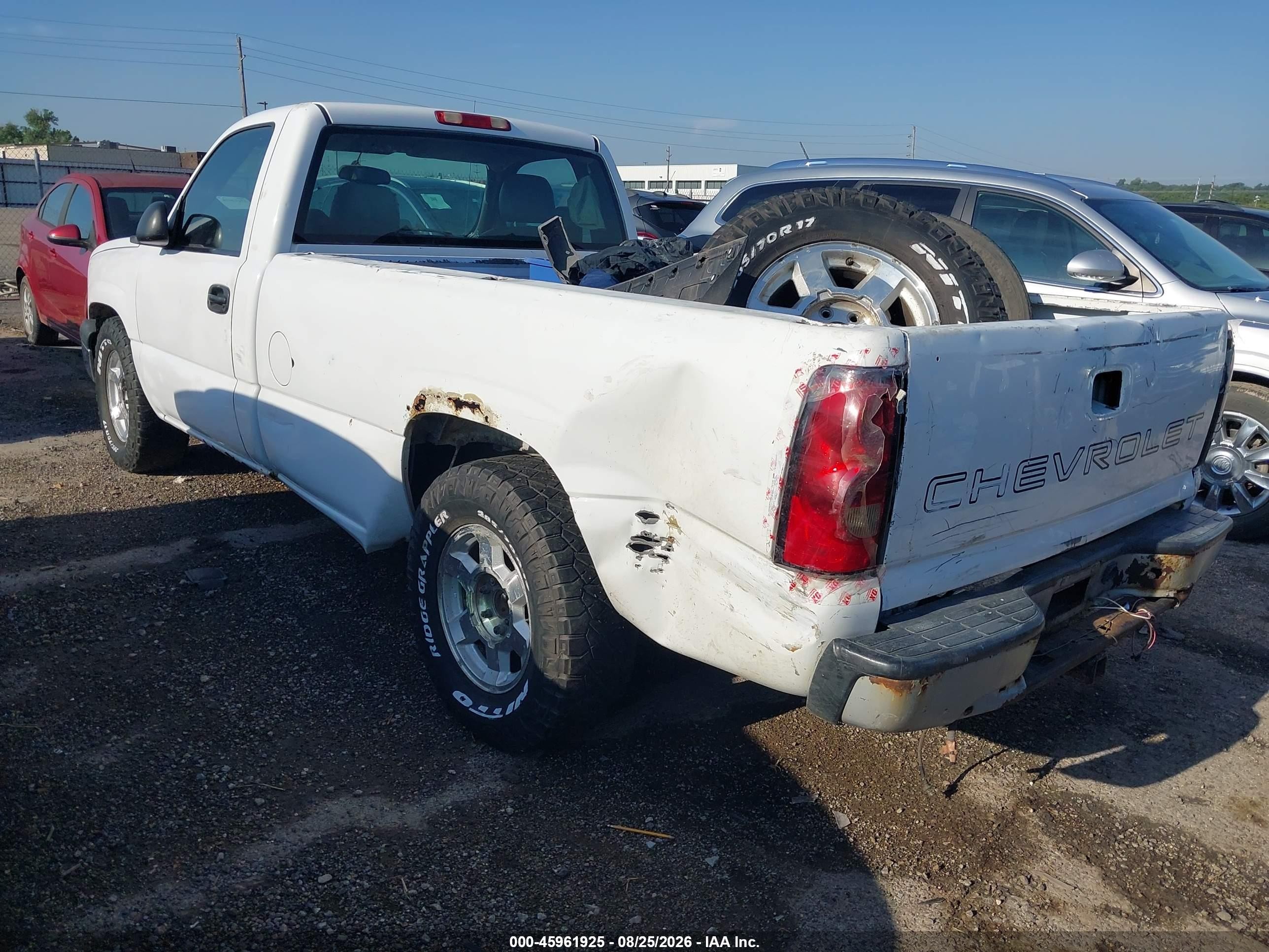 2005 Chevrolet Silverado 1500 Work Truck White vin: 1GCEC14V35E181100