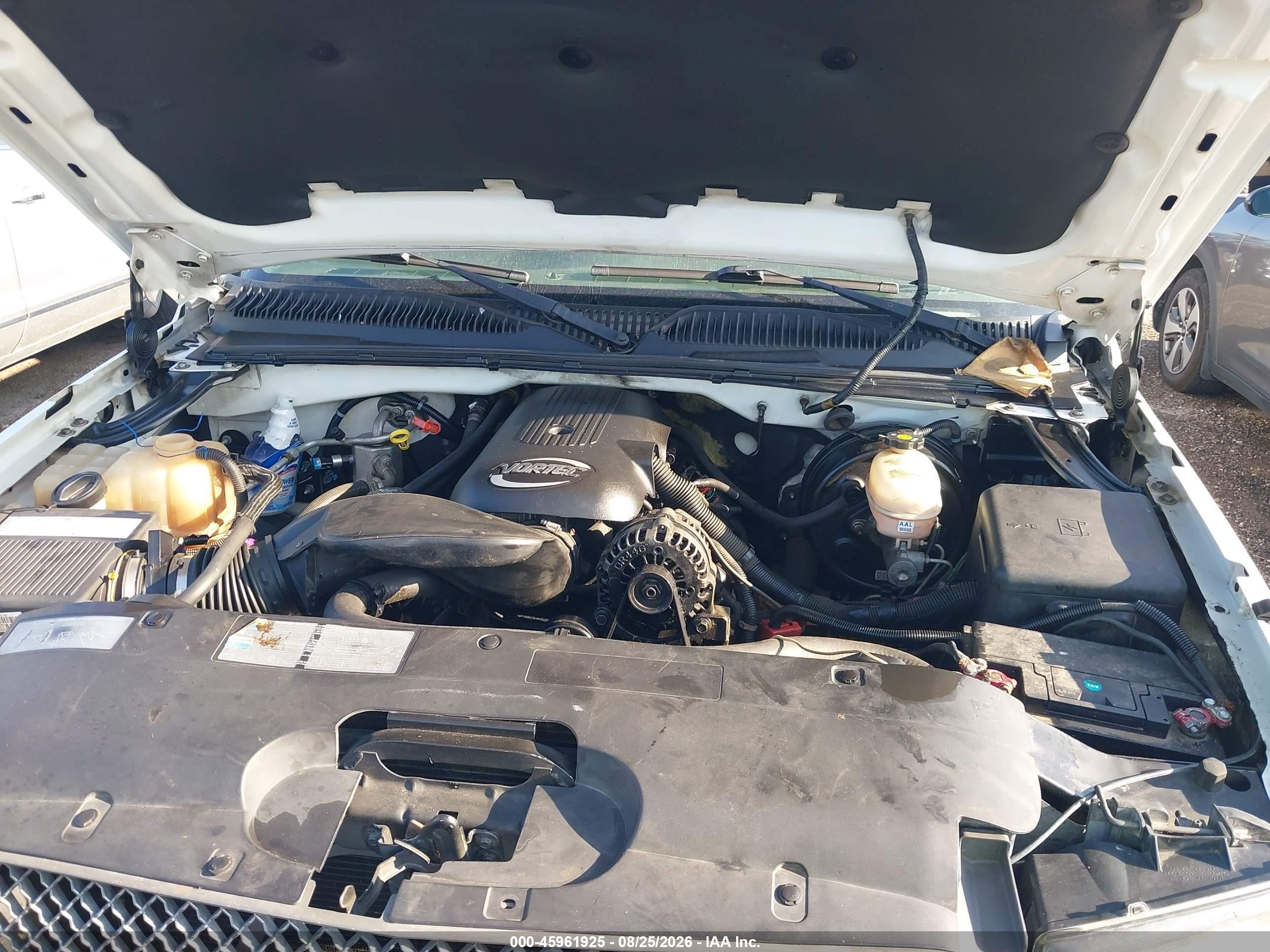 2005 Chevrolet Silverado 1500 Work Truck White vin: 1GCEC14V35E181100