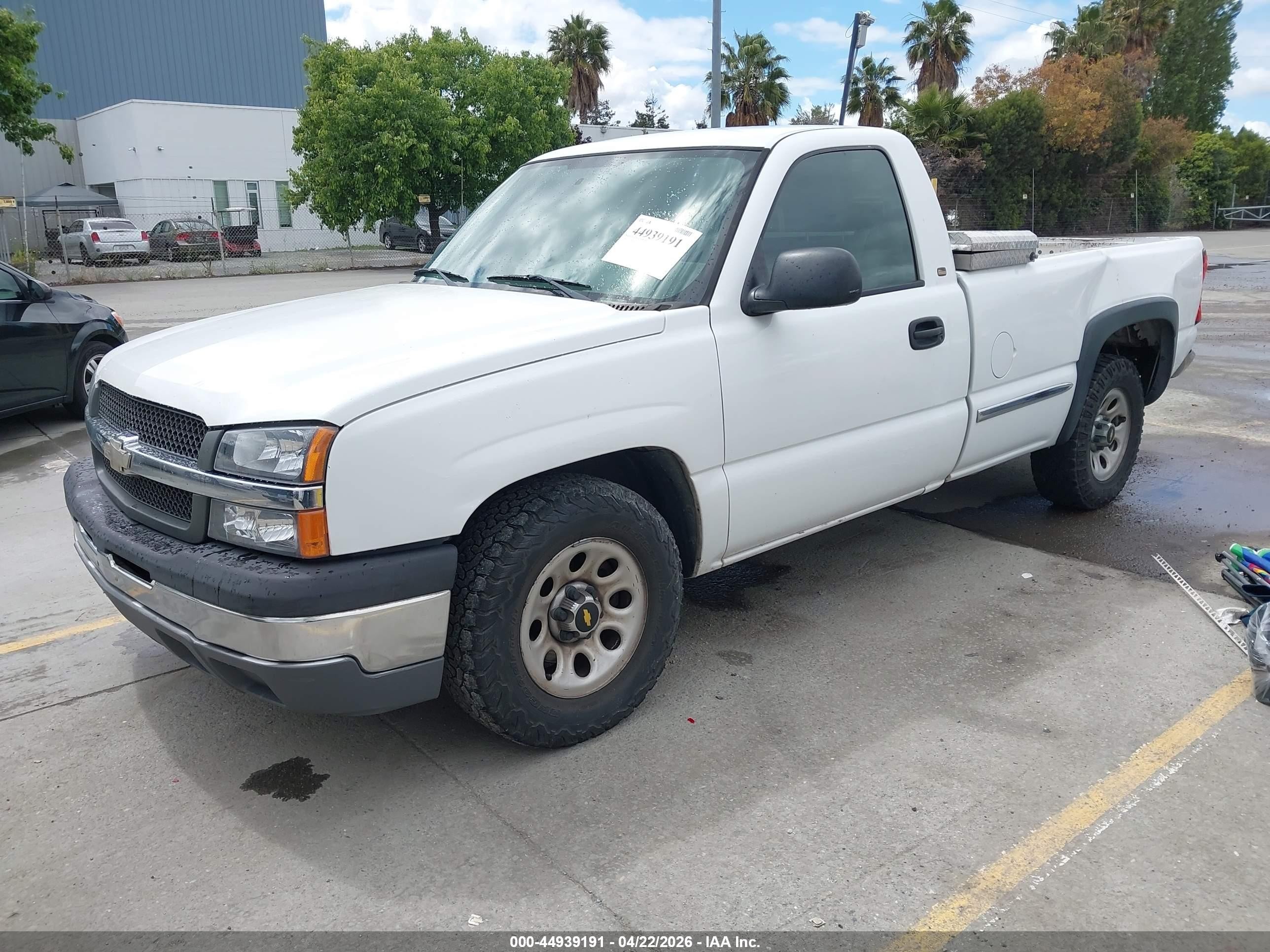 2005 Chevrolet Silverado 1500 Work Truck White vin: 1GCEC14V35Z238677