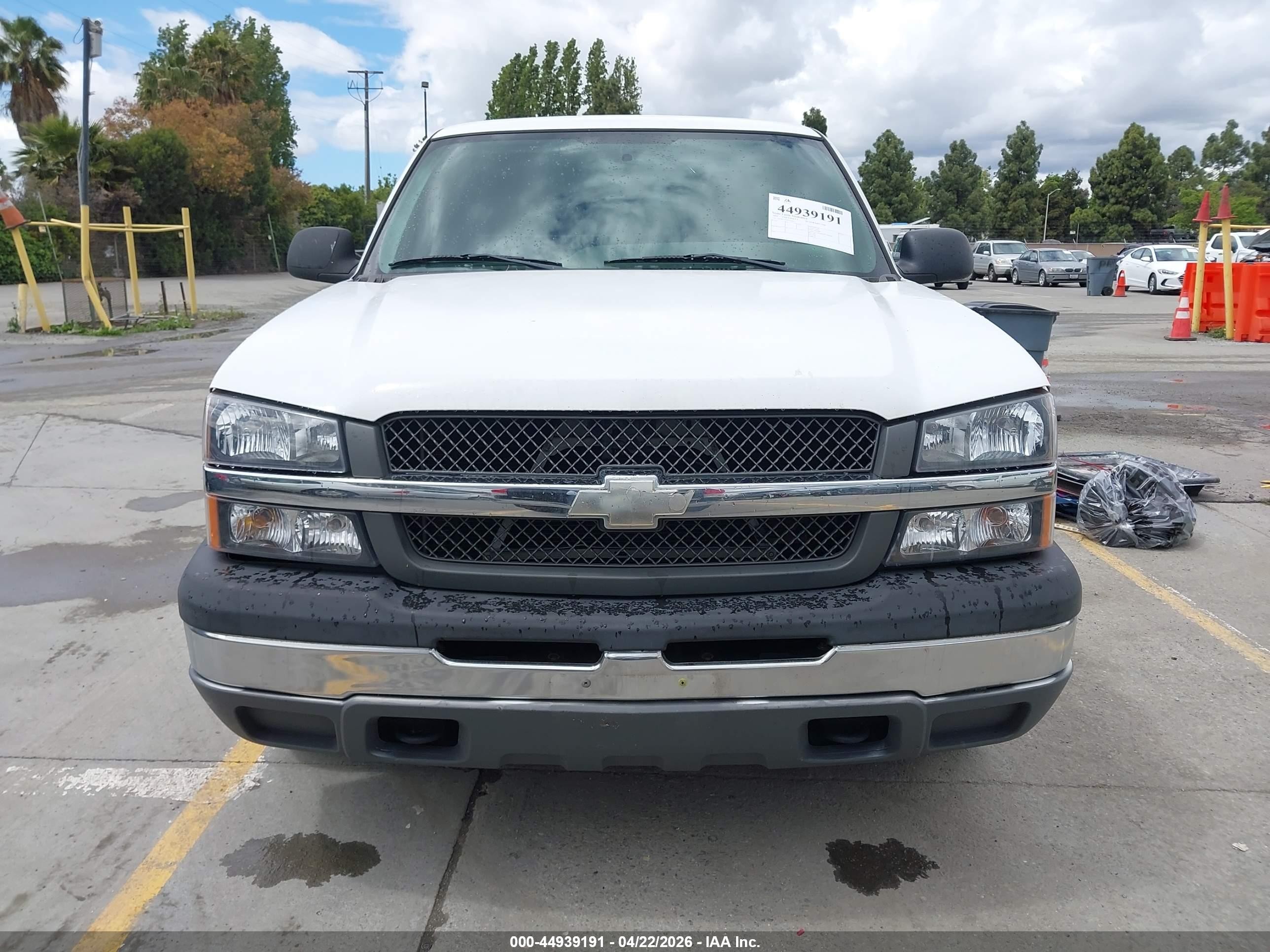 2005 Chevrolet Silverado 1500 Work Truck White vin: 1GCEC14V35Z238677