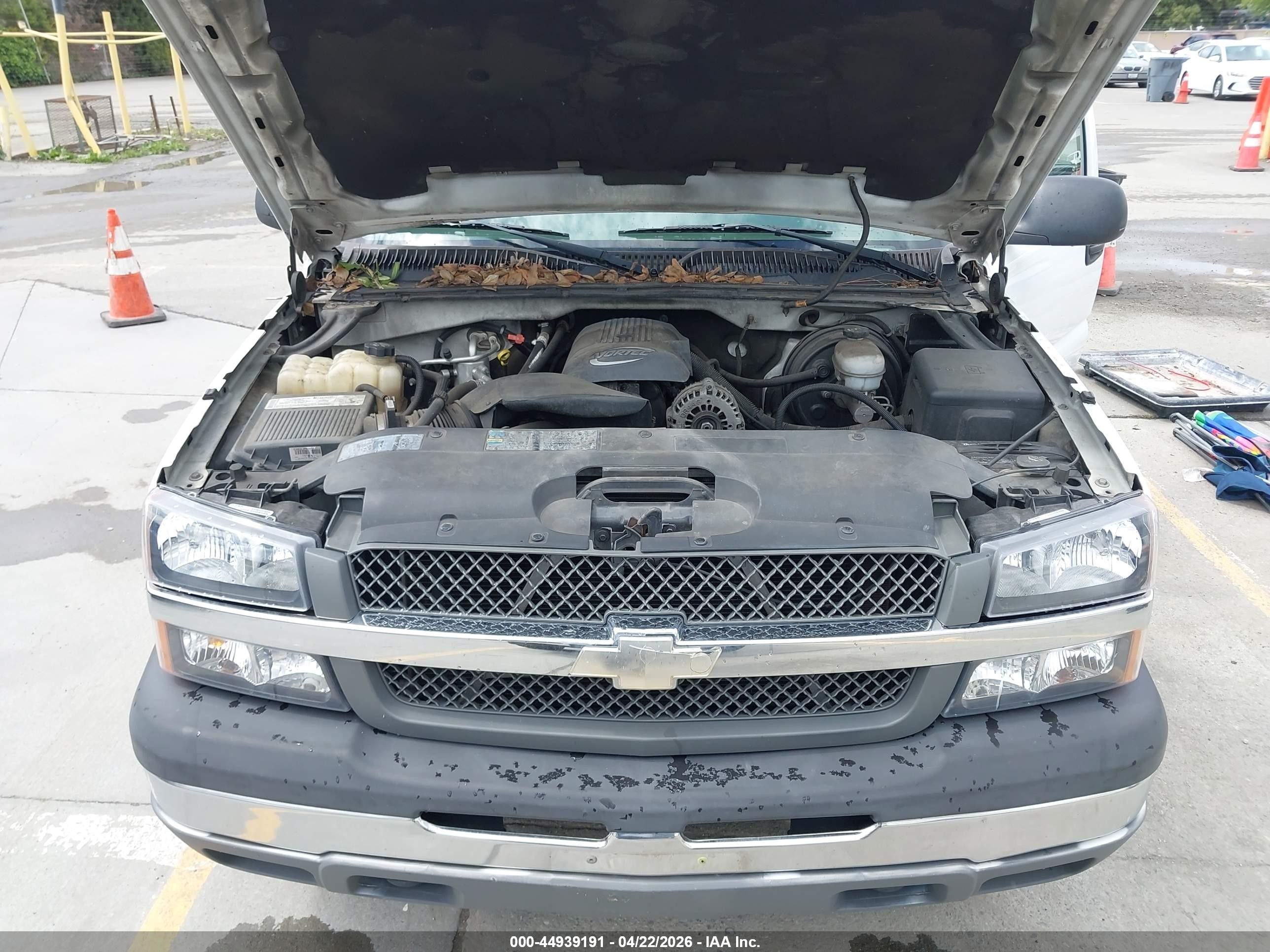 2005 Chevrolet Silverado 1500 Work Truck White vin: 1GCEC14V35Z238677