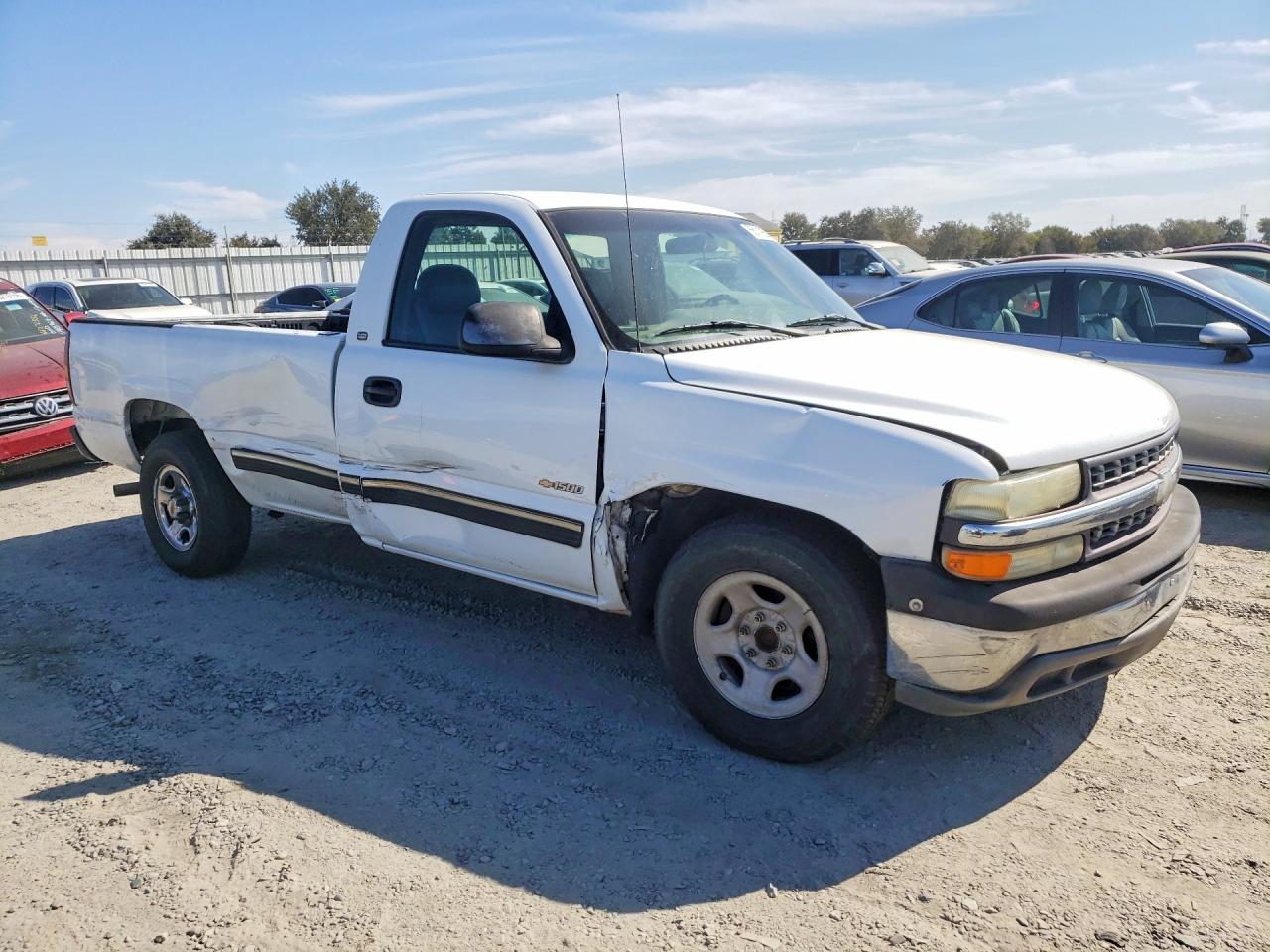 2000 Chevrolet Silverado C1500 White vin: 1GCEC14V3YE274753