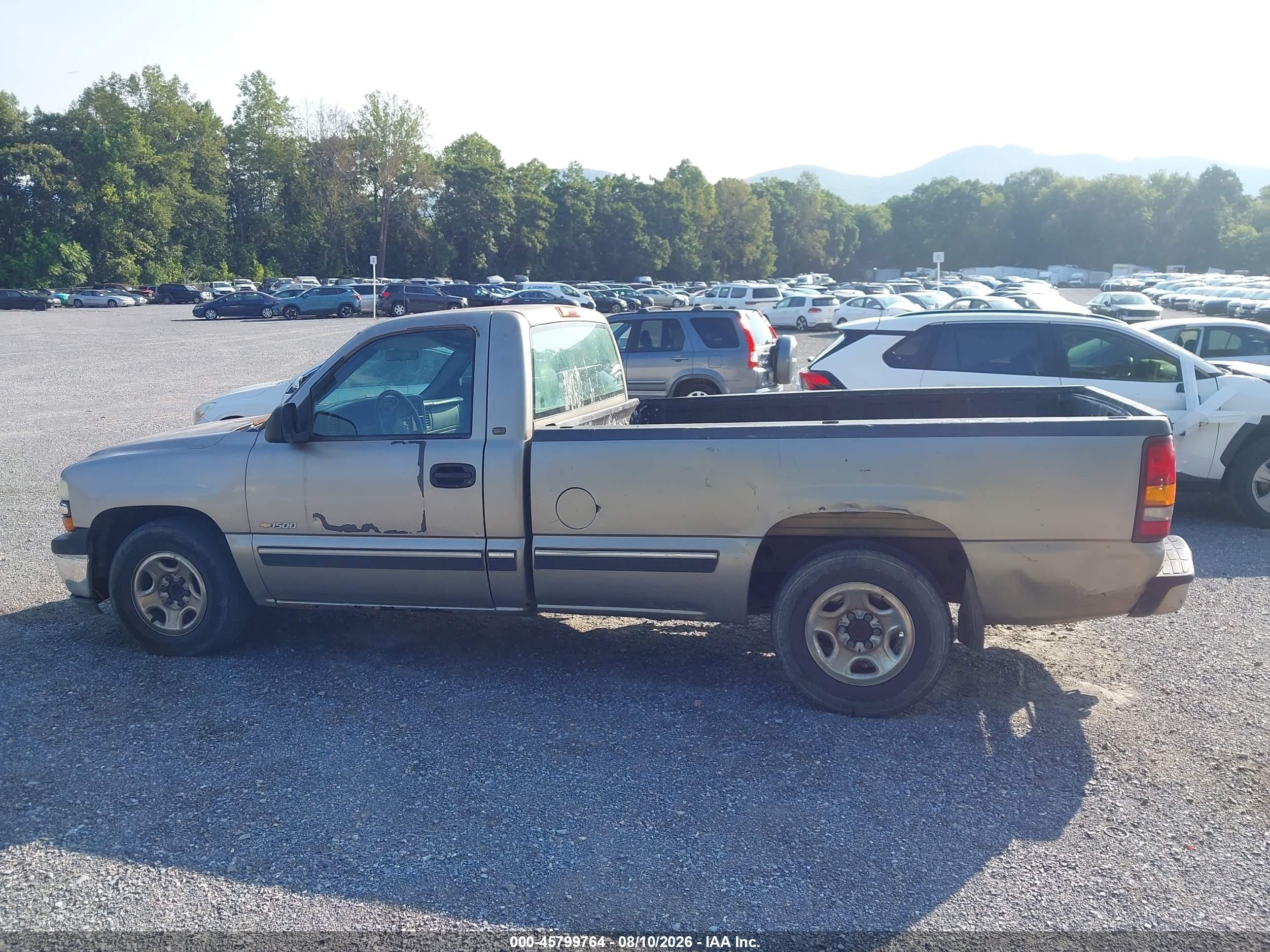 2000 Chevrolet Silverado 1500   Silver vin: 1GCEC14V3YE373265