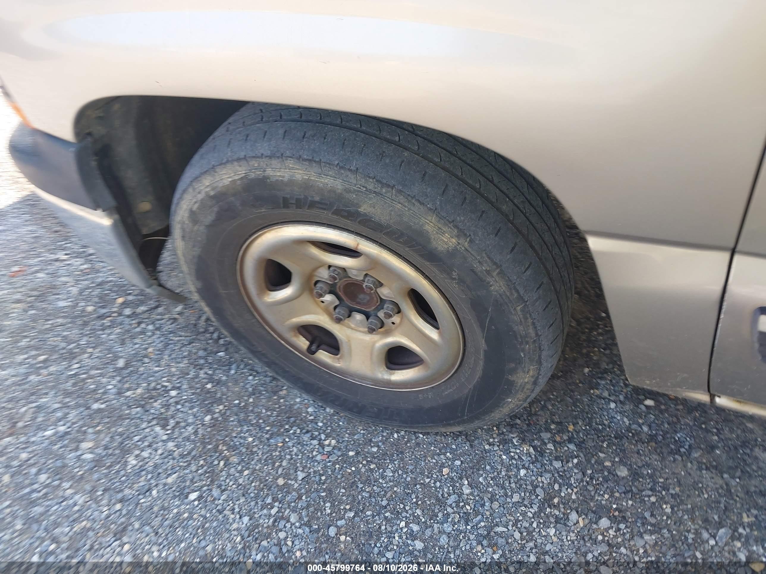 2000 Chevrolet Silverado 1500   Silver vin: 1GCEC14V3YE373265