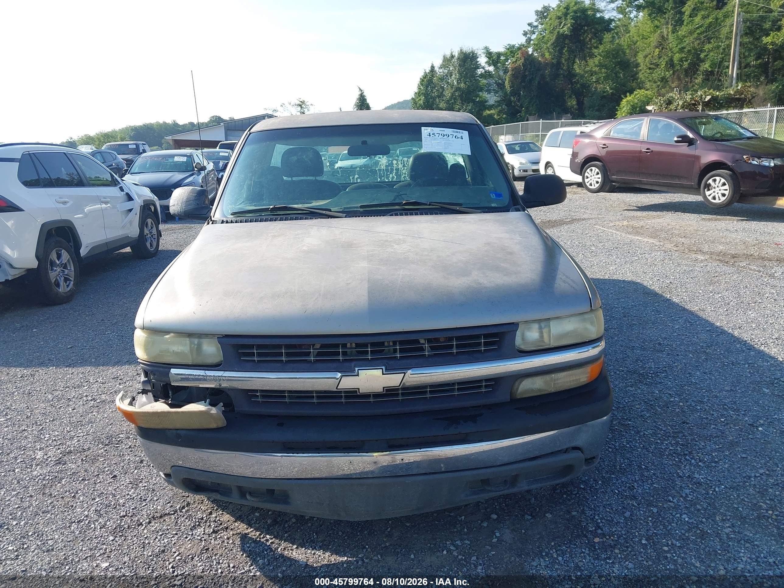2000 Chevrolet Silverado 1500   Silver vin: 1GCEC14V3YE373265
