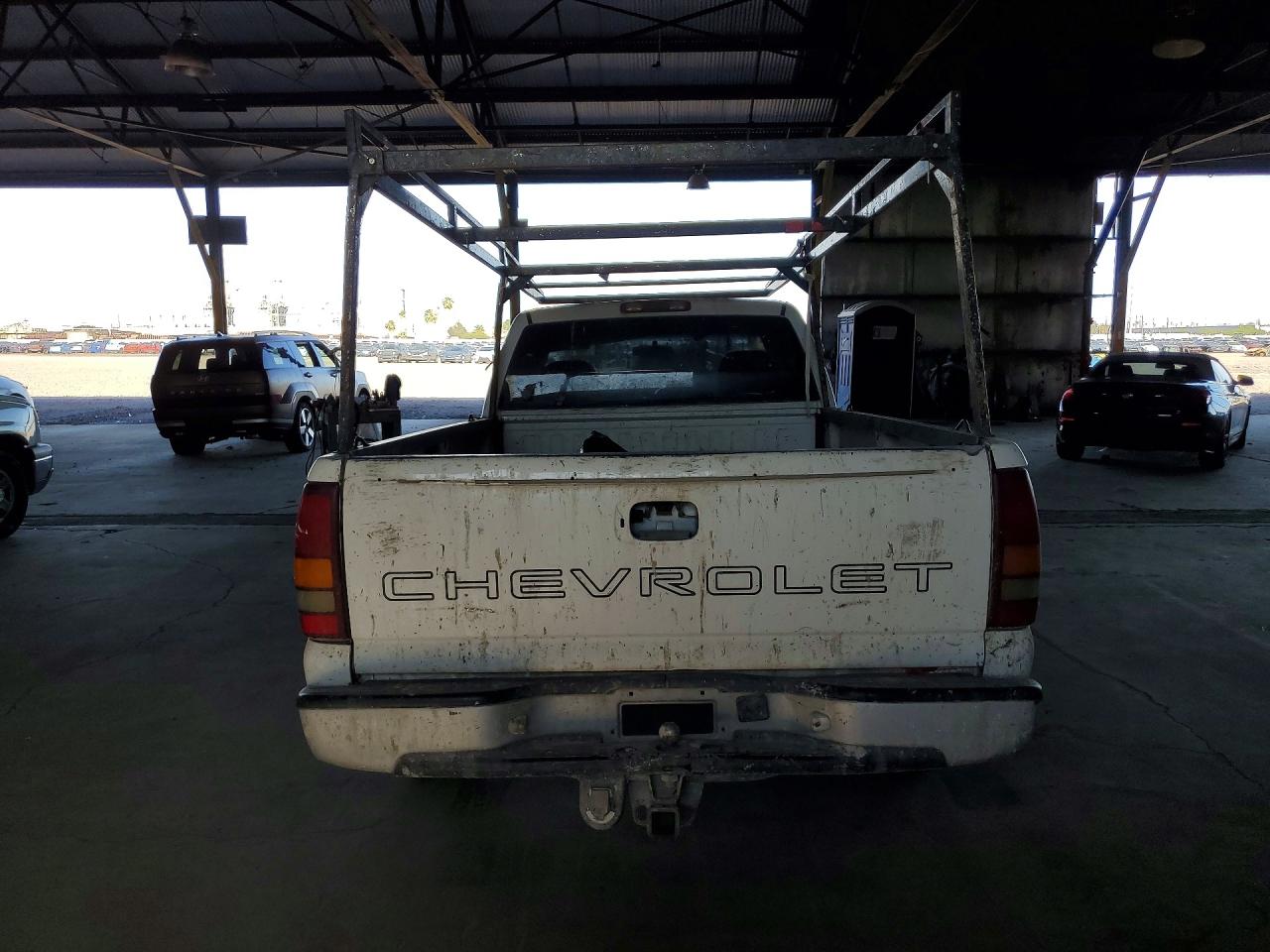 2000 Chevrolet Silverado C1500 White vin: 1GCEC14V3YE407477