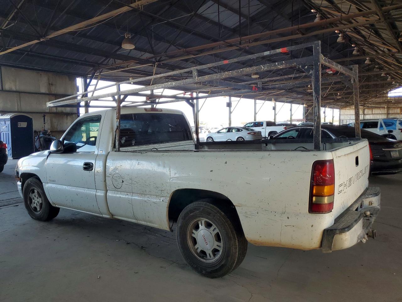 2000 Chevrolet Silverado C1500 White vin: 1GCEC14V3YE407477