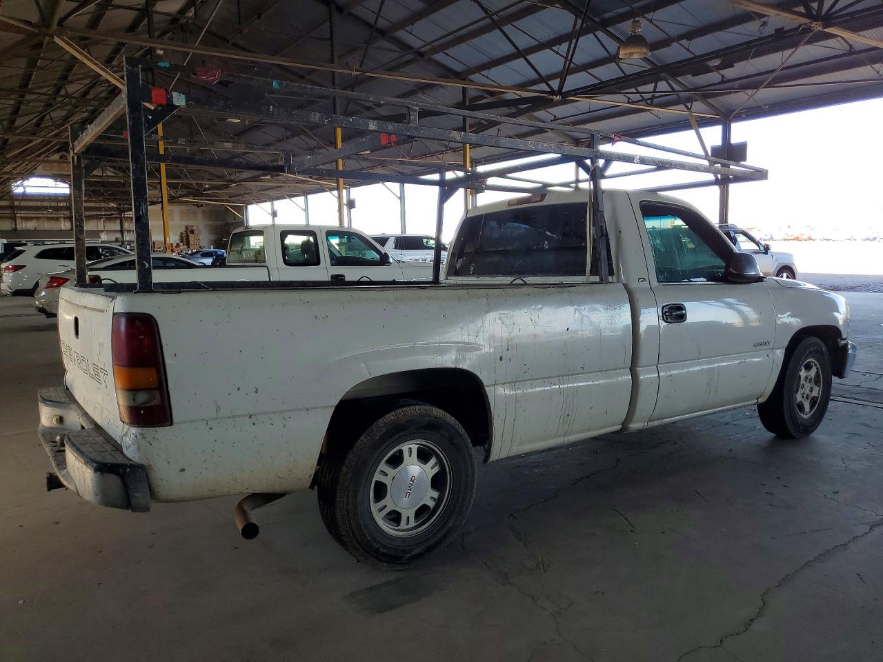 2000 Chevrolet Silverado C1500 White vin: 1GCEC14V3YE407477