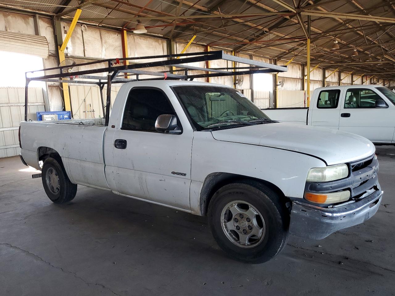 2000 Chevrolet Silverado C1500 White vin: 1GCEC14V3YE407477