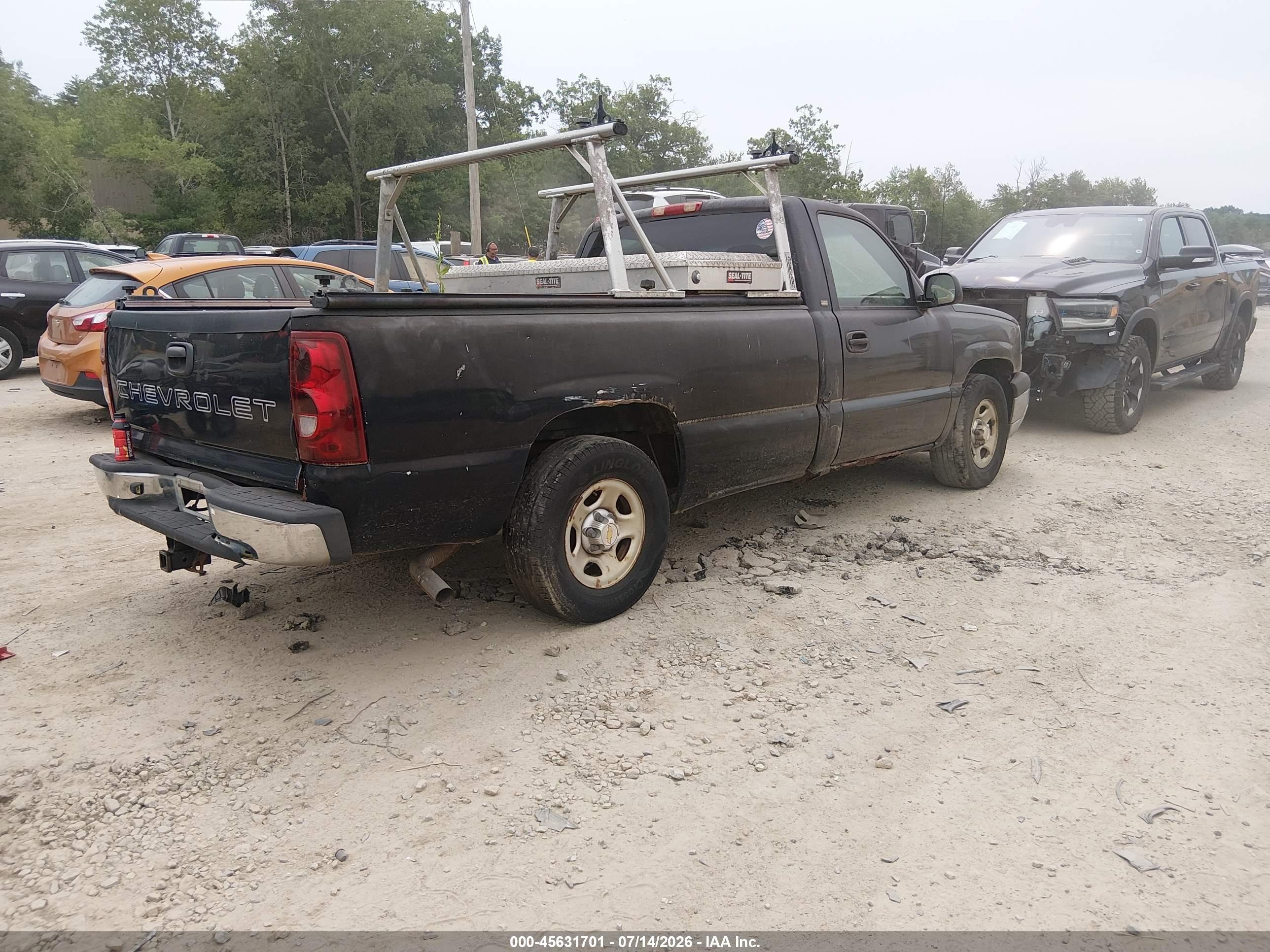 2003 Chevrolet Silverado 1500   Black vin: 1GCEC14V43E365569