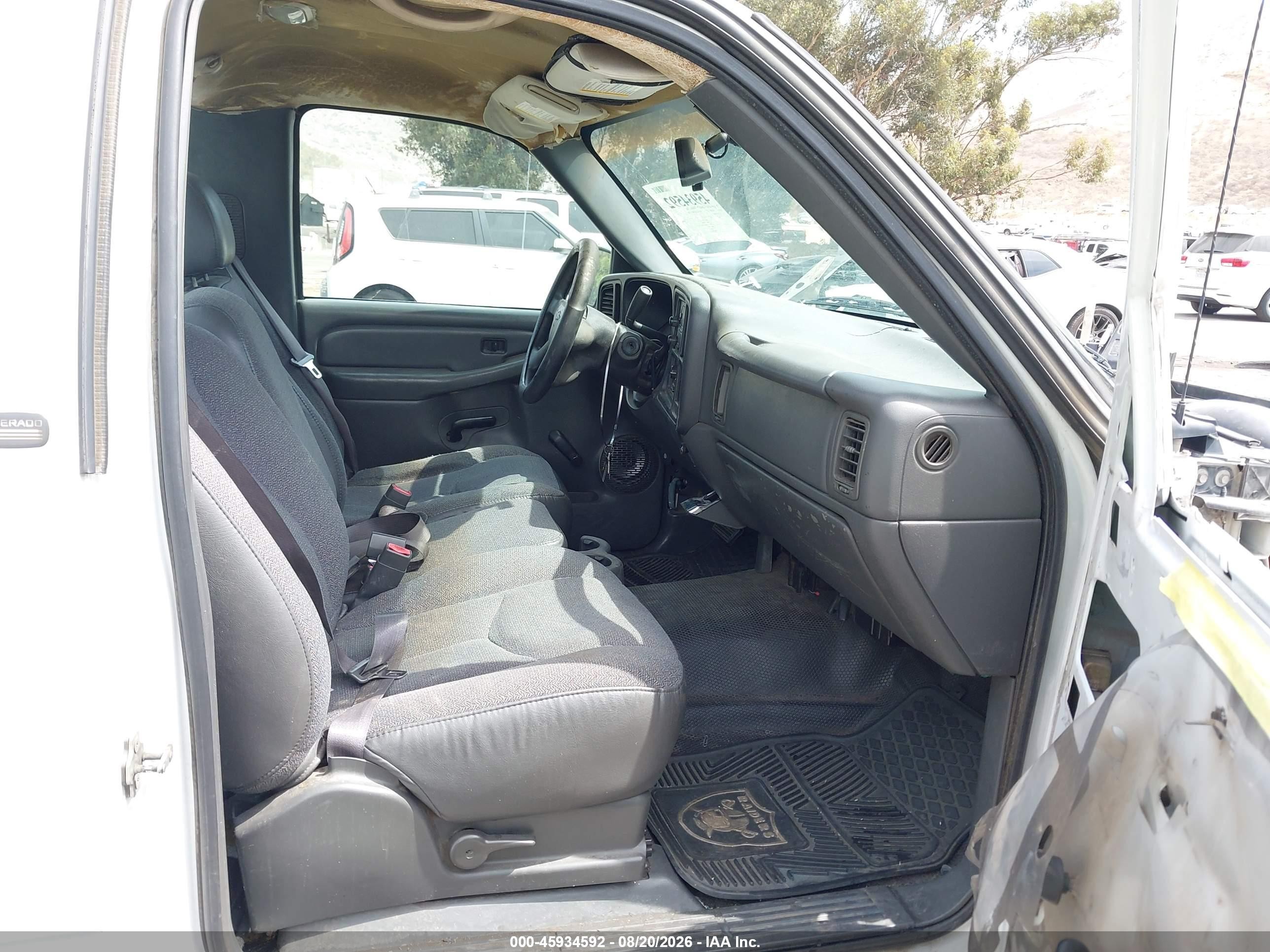 2004 Chevrolet Silverado 1500 Work Truck White vin: 1GCEC14V44Z292973